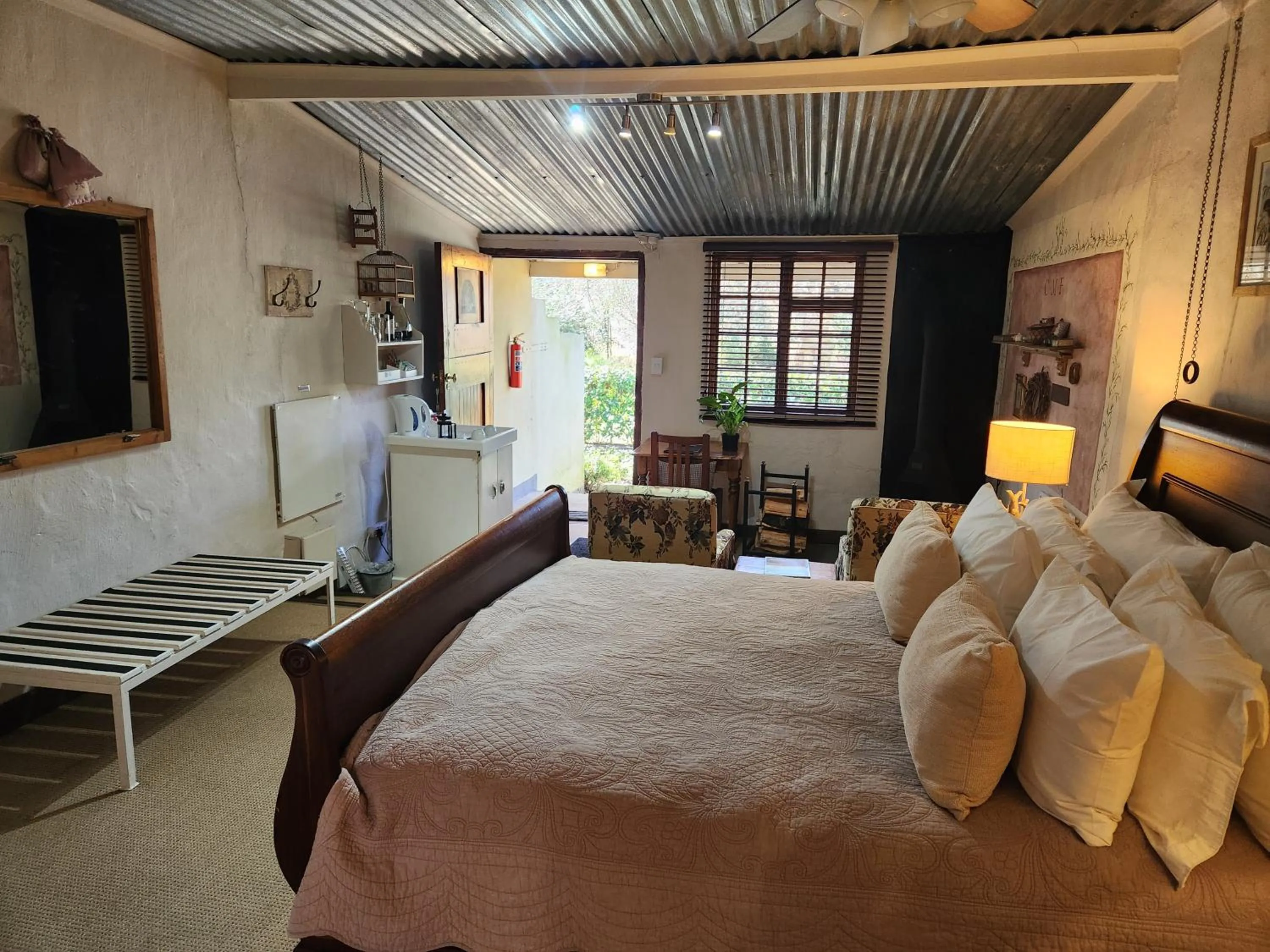 Photo of the whole room, Bed in Cleopatra Mountain Farmhouse