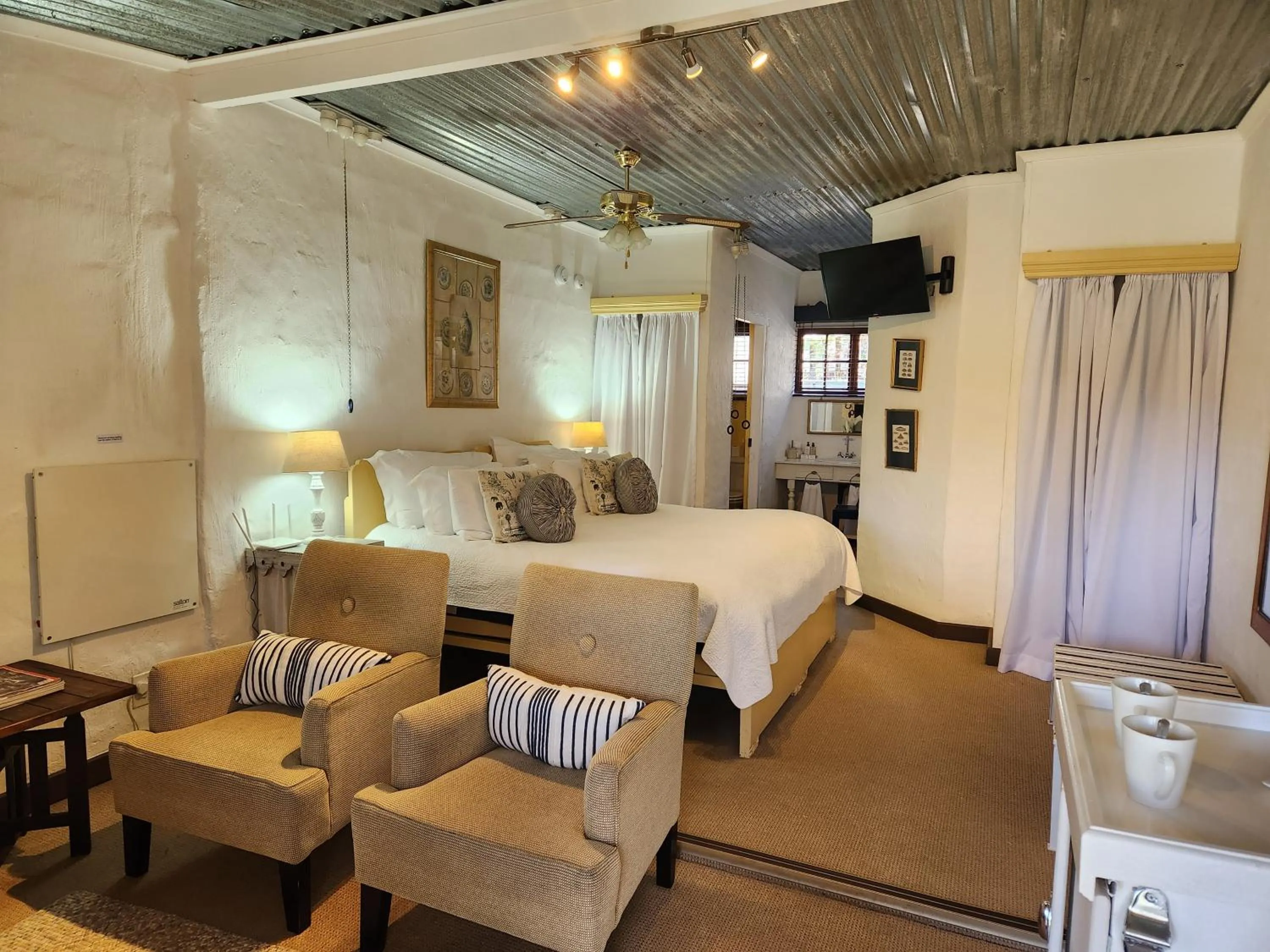 Photo of the whole room, Bed in Cleopatra Mountain Farmhouse
