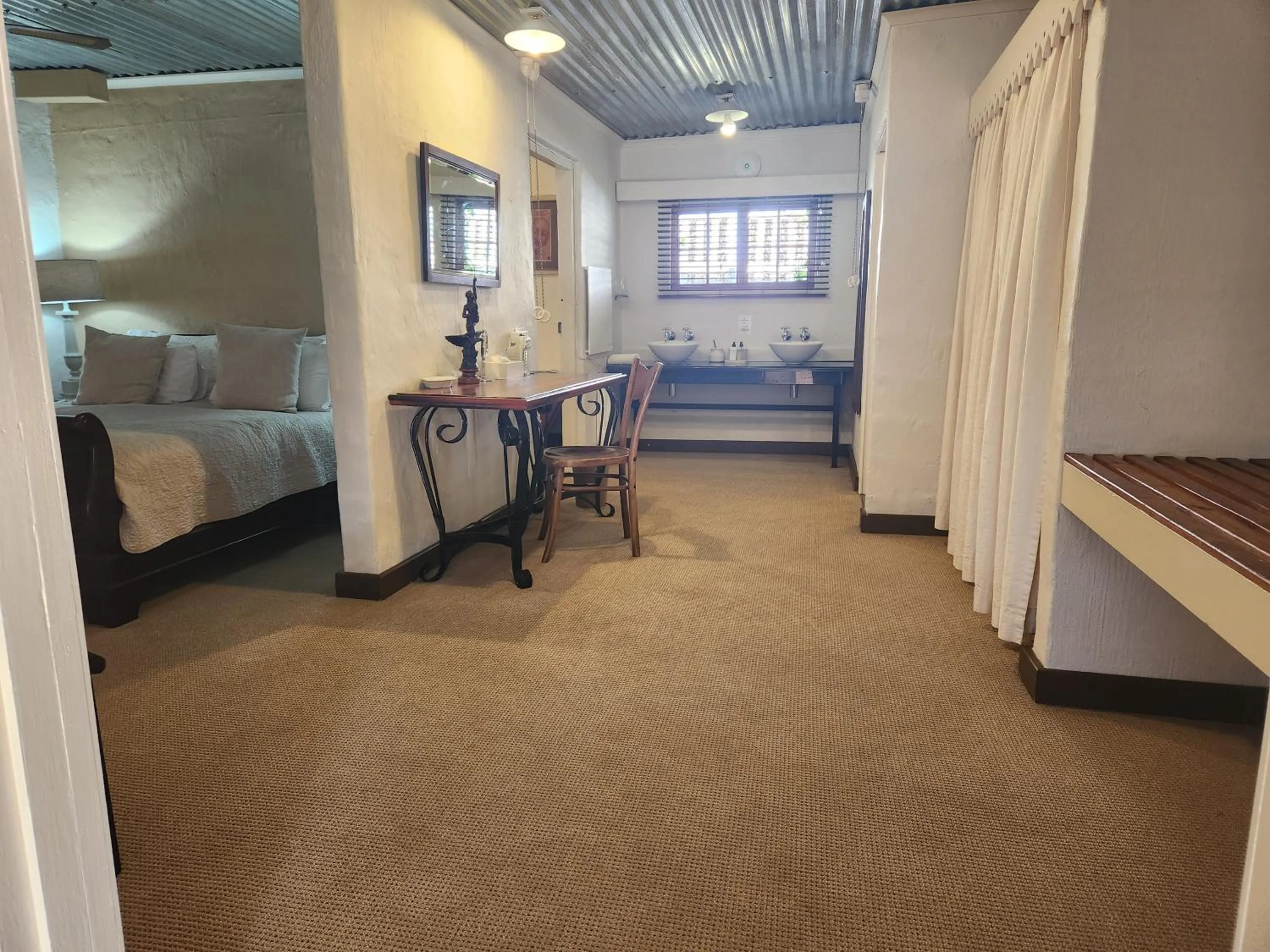 Photo of the whole room, Bed in Cleopatra Mountain Farmhouse