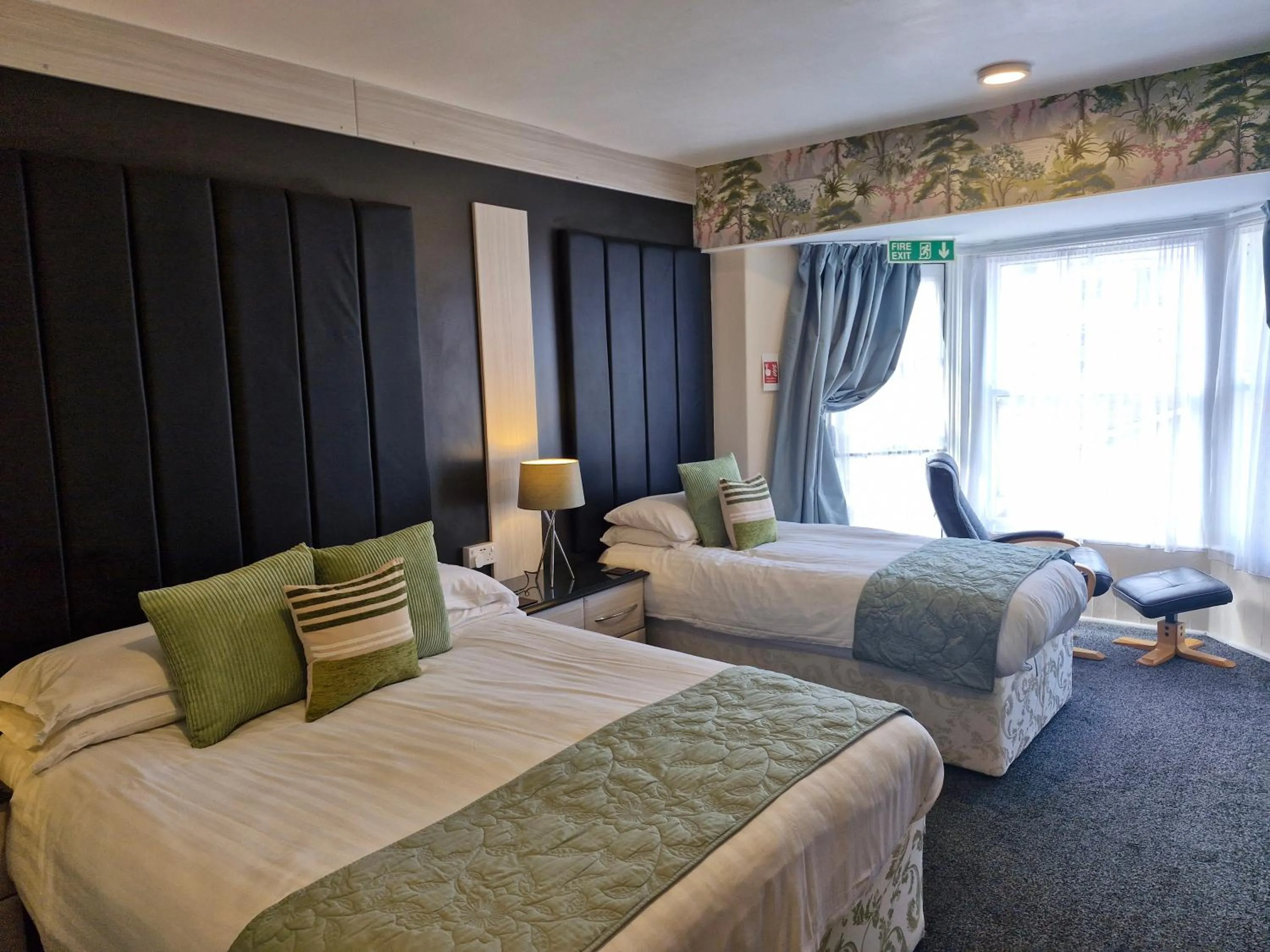 Bedroom, Bed in Hen Dy