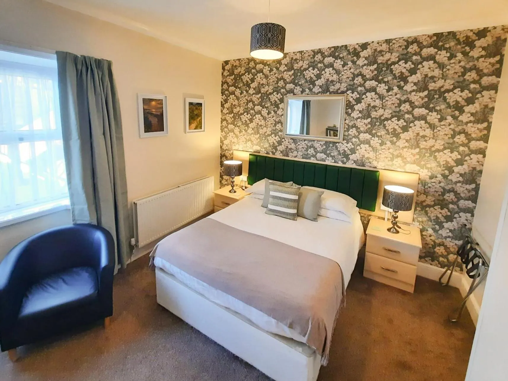 Bedroom, Bed in Hen Dy