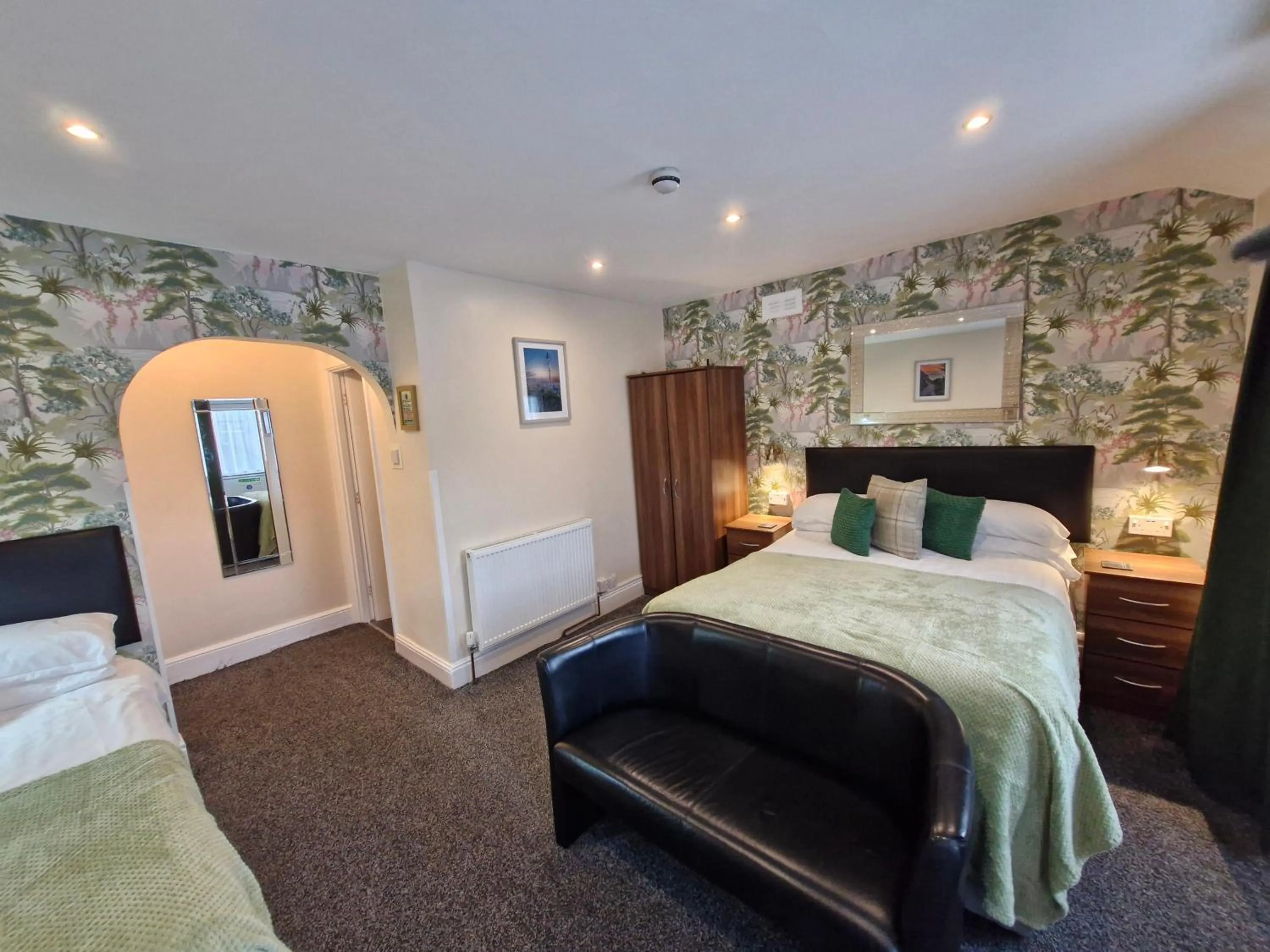 Bedroom, Bed in Hen Dy