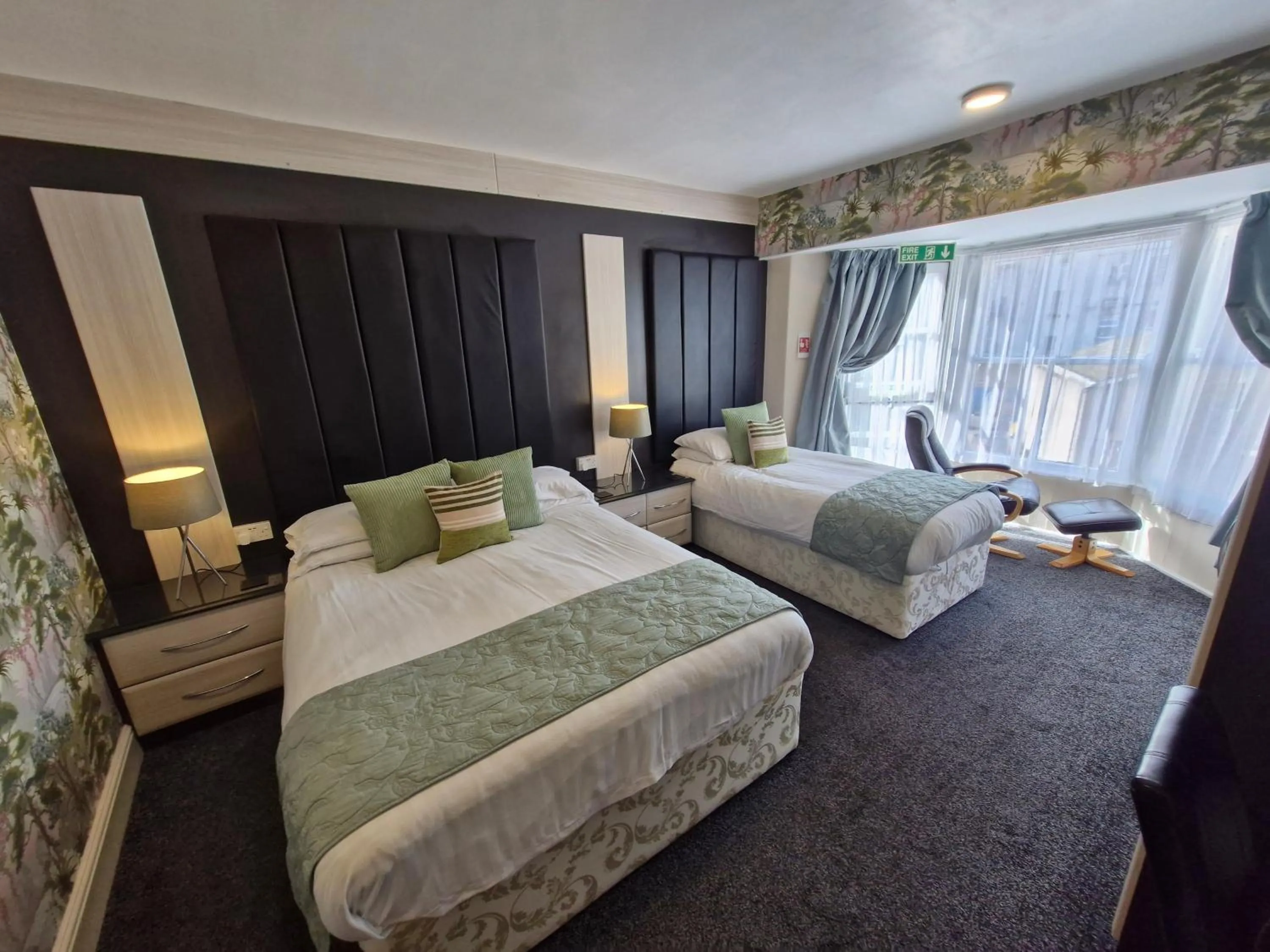 Bedroom, Bed in Hen Dy