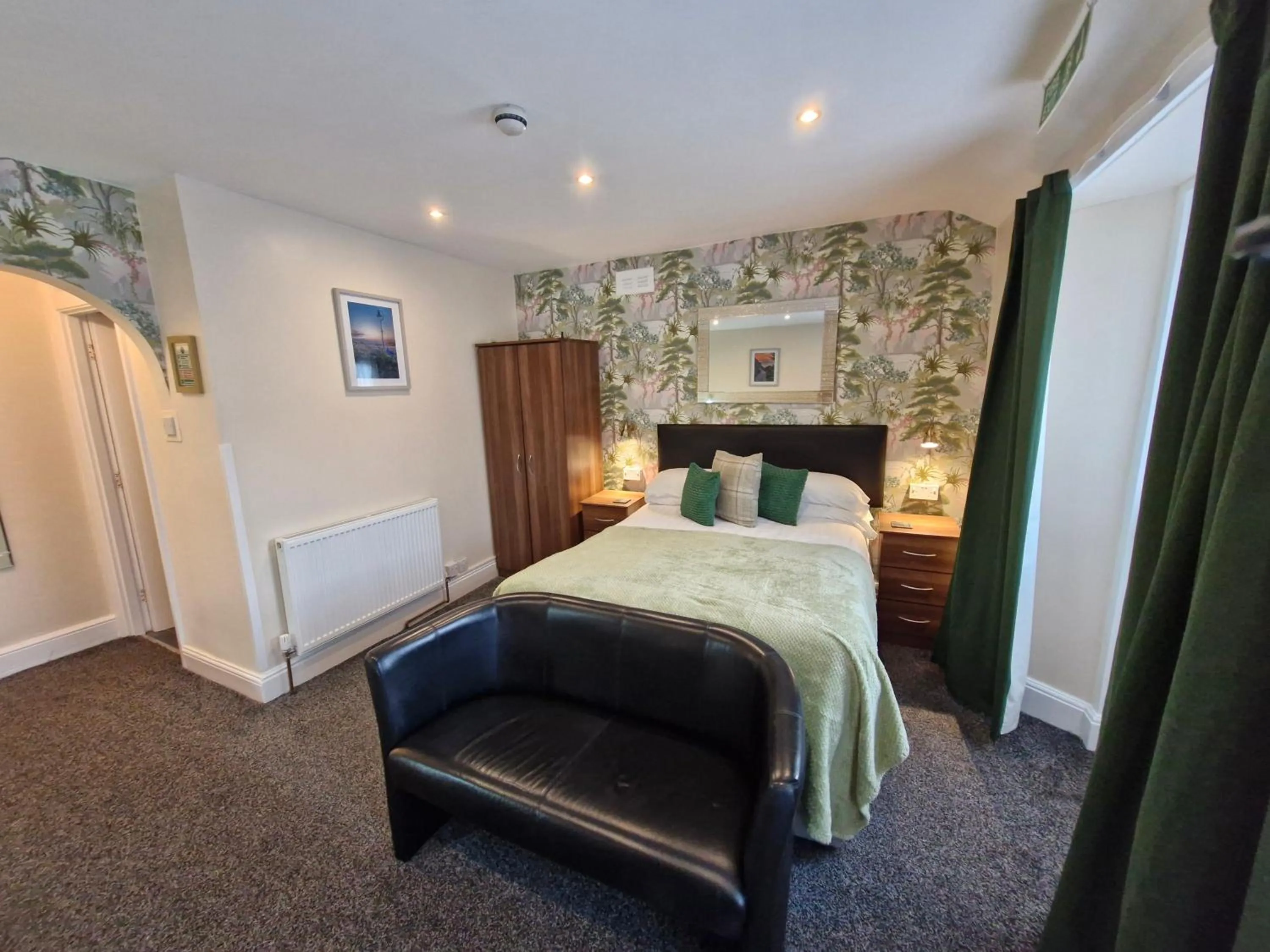 Bedroom, Bed in Hen Dy