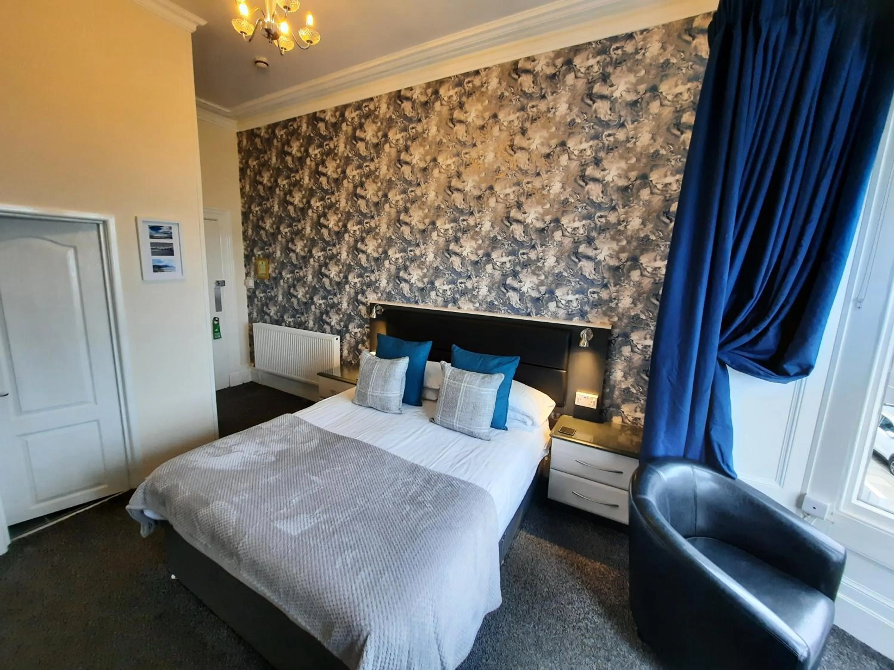 Bedroom, Bed in Hen Dy