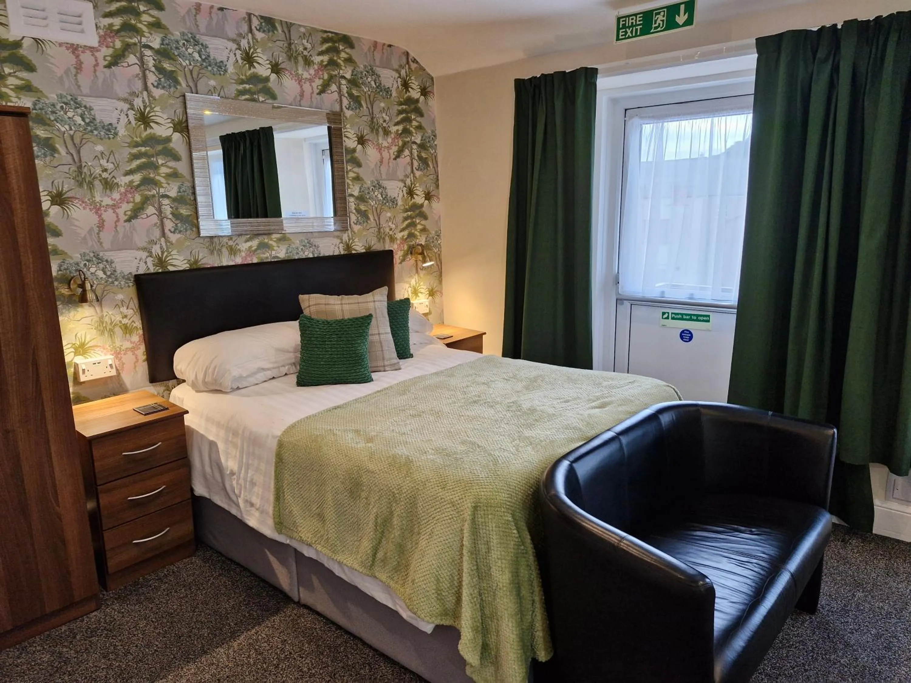 Bedroom, Bed in Hen Dy