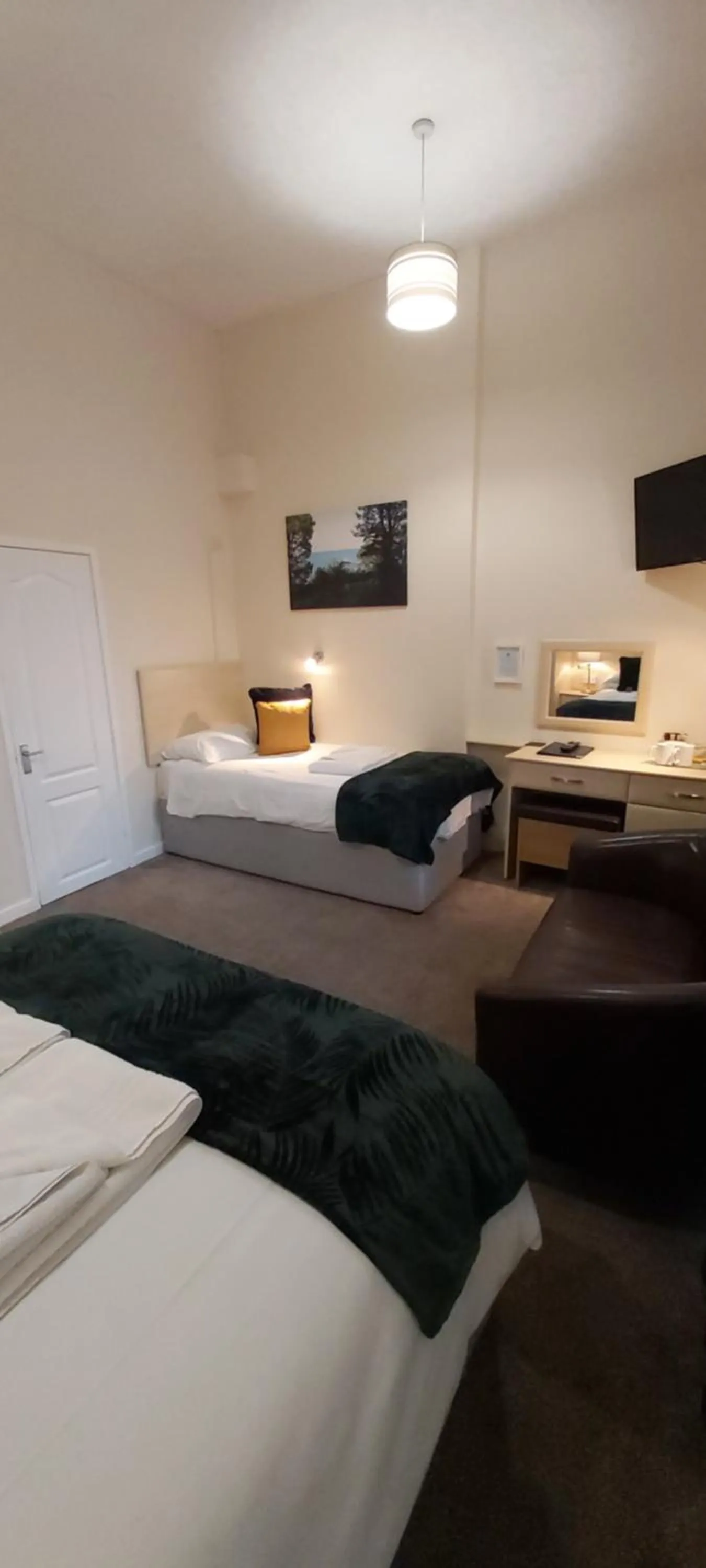 Bedroom, Bed in Hen Dy