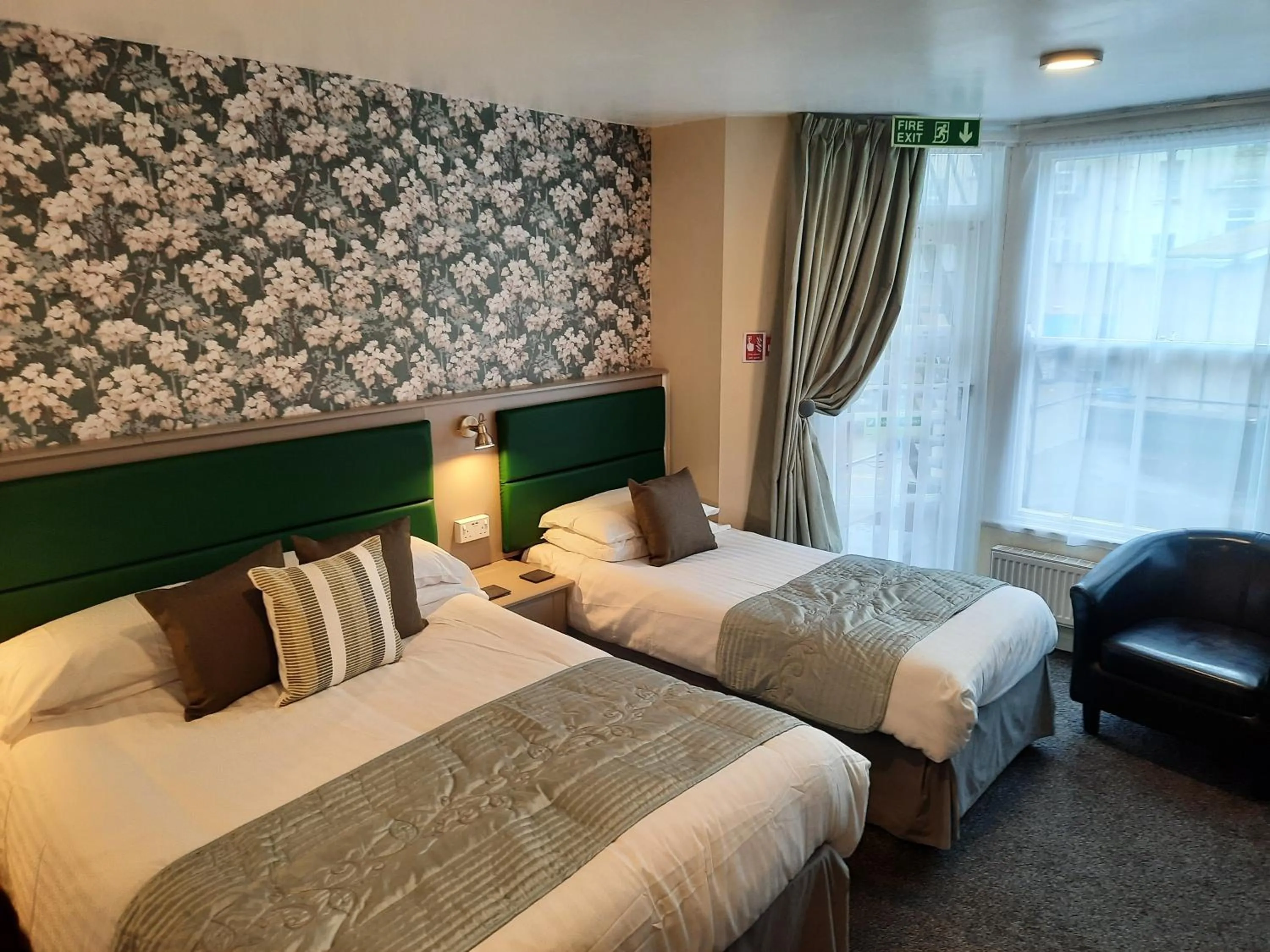 Bedroom, Bed in Hen Dy