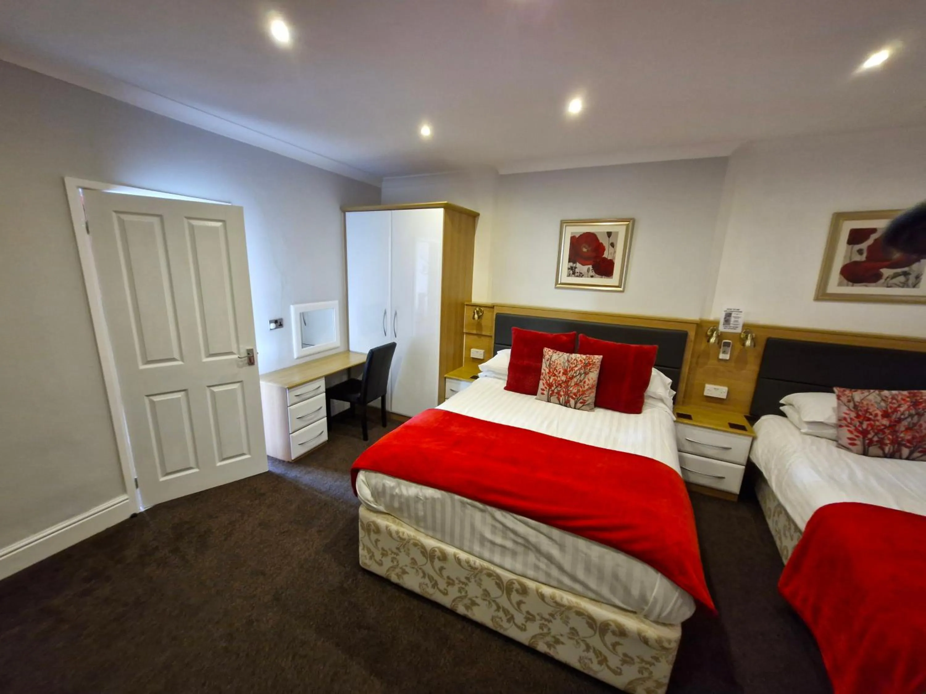 Bedroom, Bed in Hen Dy