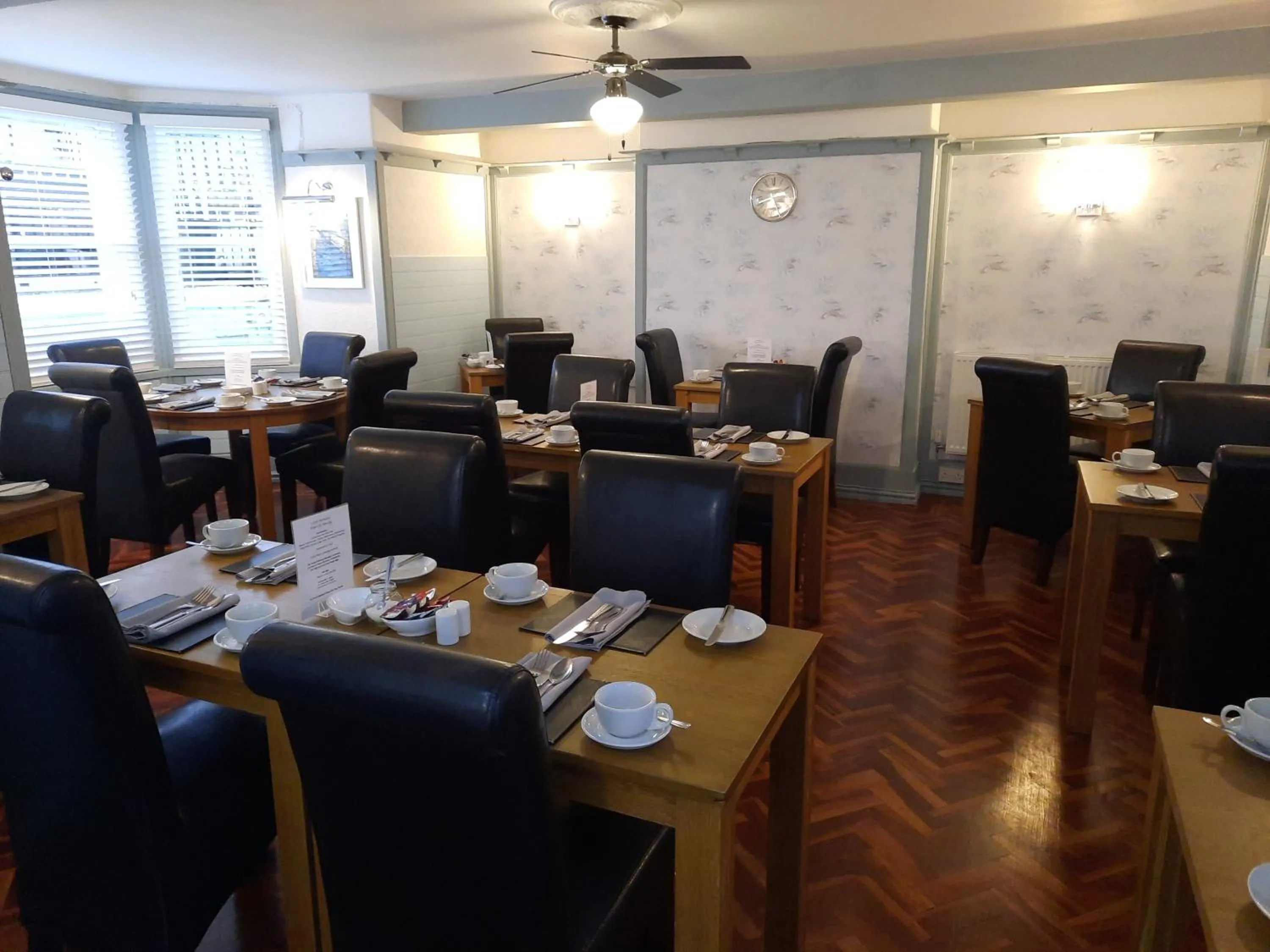 Restaurant/places to eat in Hen Dy