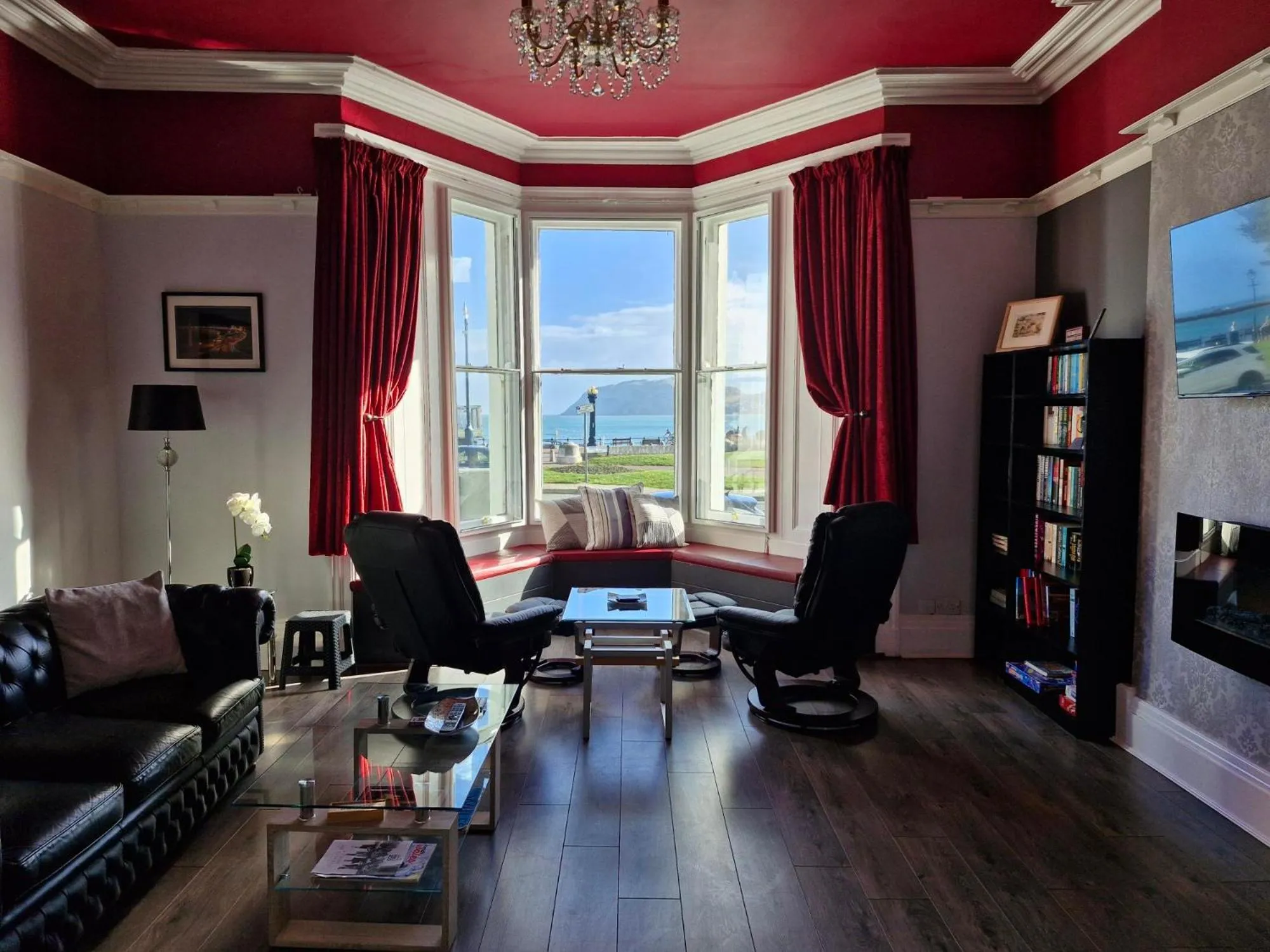 Seating area in Hen Dy