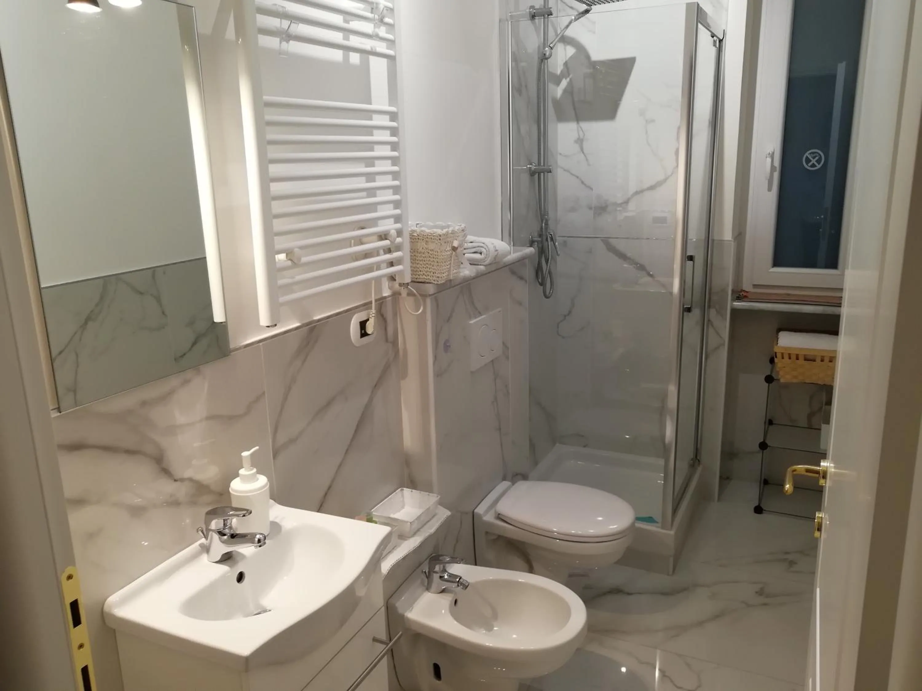 Shower in B&B Casa Nizza