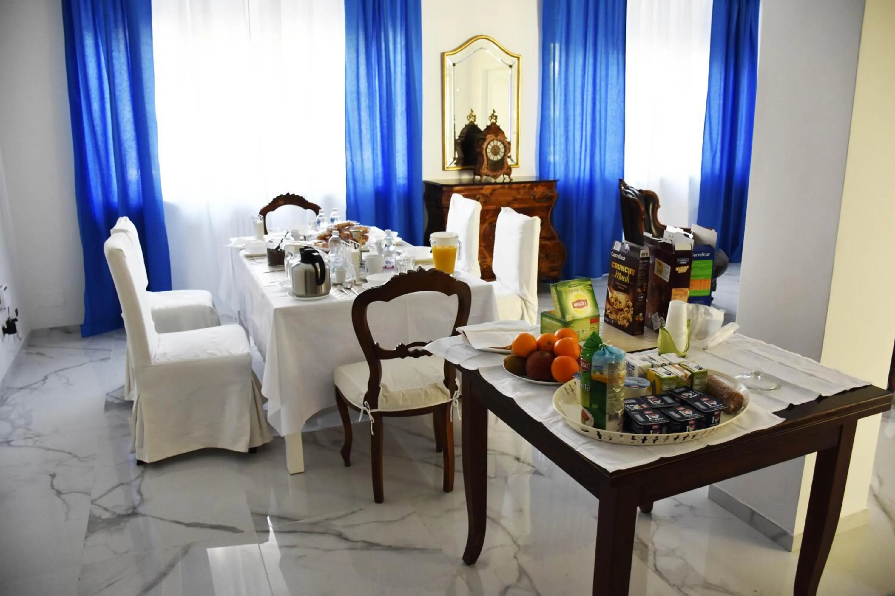 Dining area in B&B Casa Nizza