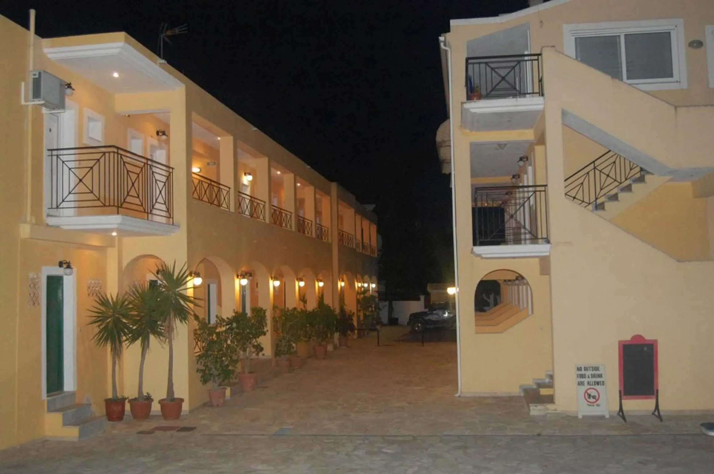 Facade/entrance in Complex Lemon Grove