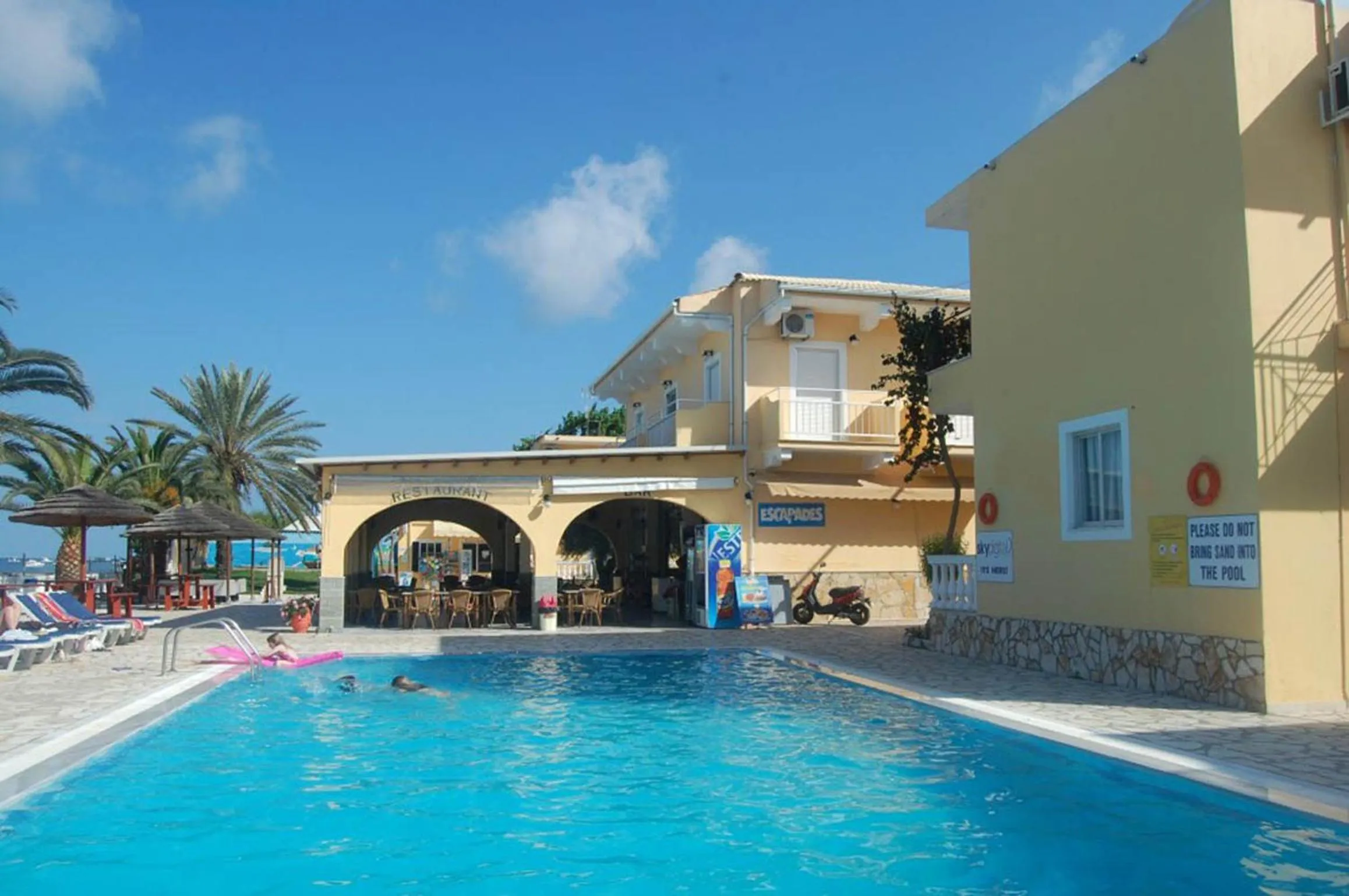 Swimming pool in Complex Lemon Grove