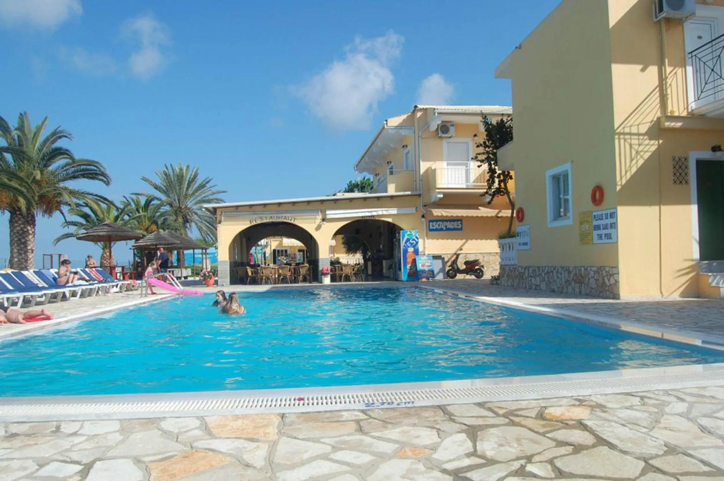 Swimming pool in Complex Lemon Grove