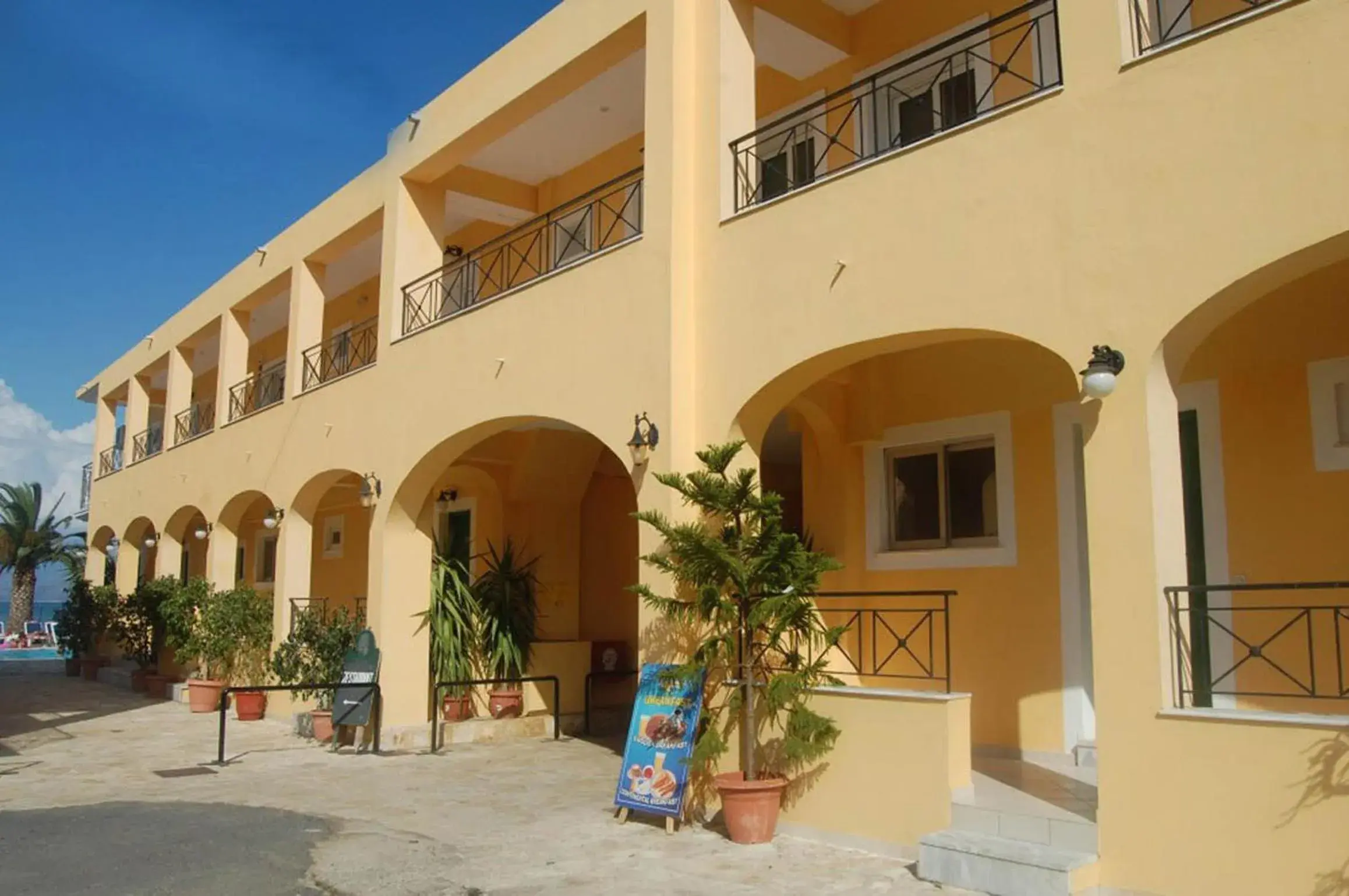 Facade/entrance in Complex Lemon Grove Facade/entrance in Complex Lemon Grove
