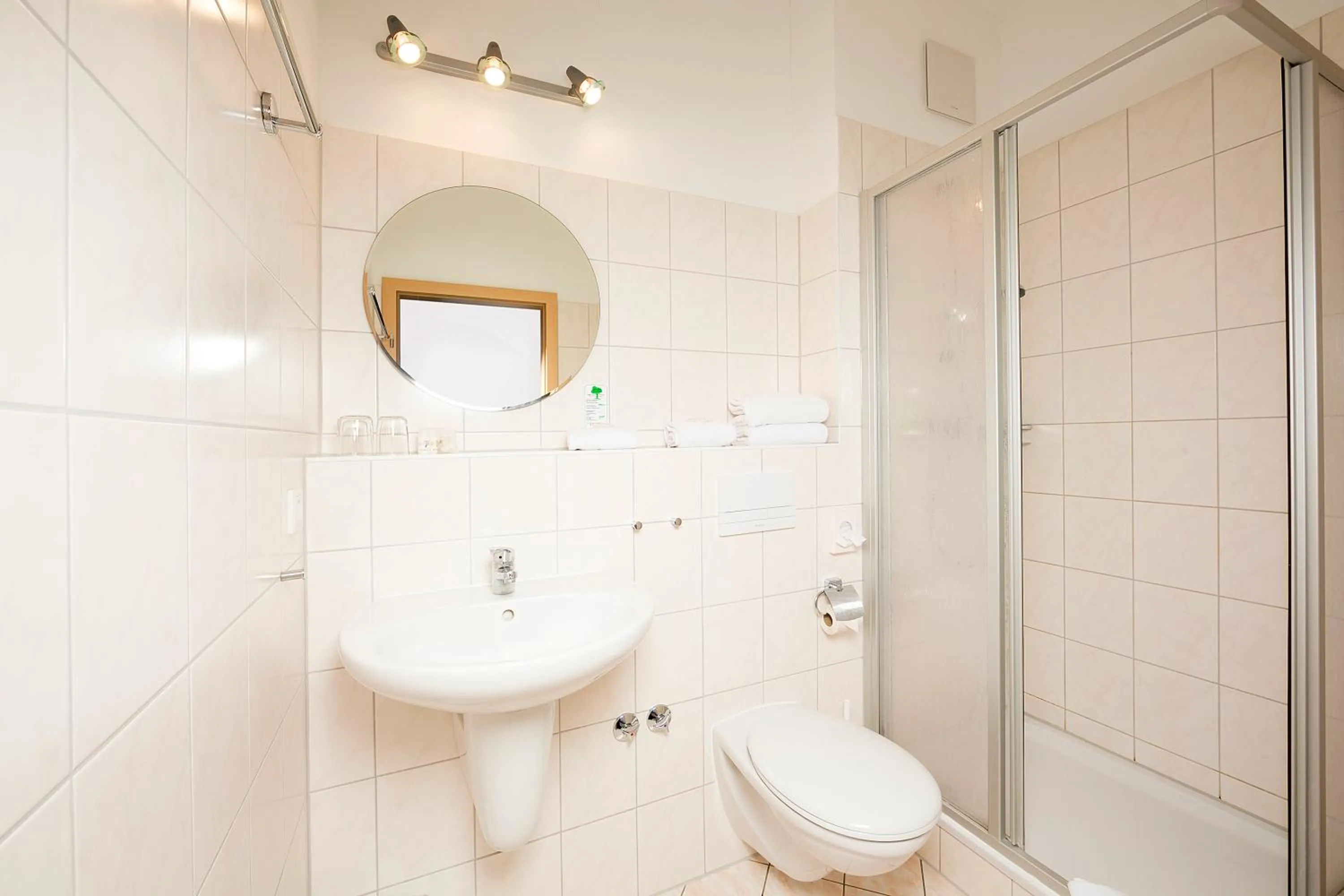 Shower in Hotel Garni Sonne