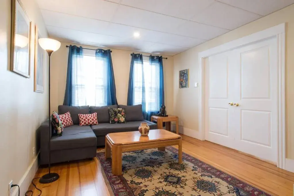 Three-Bedroom Apartment - Second Floor in Apartments in Salem Three-Bedroom Apartment - Second Floor in Apartments in Salem