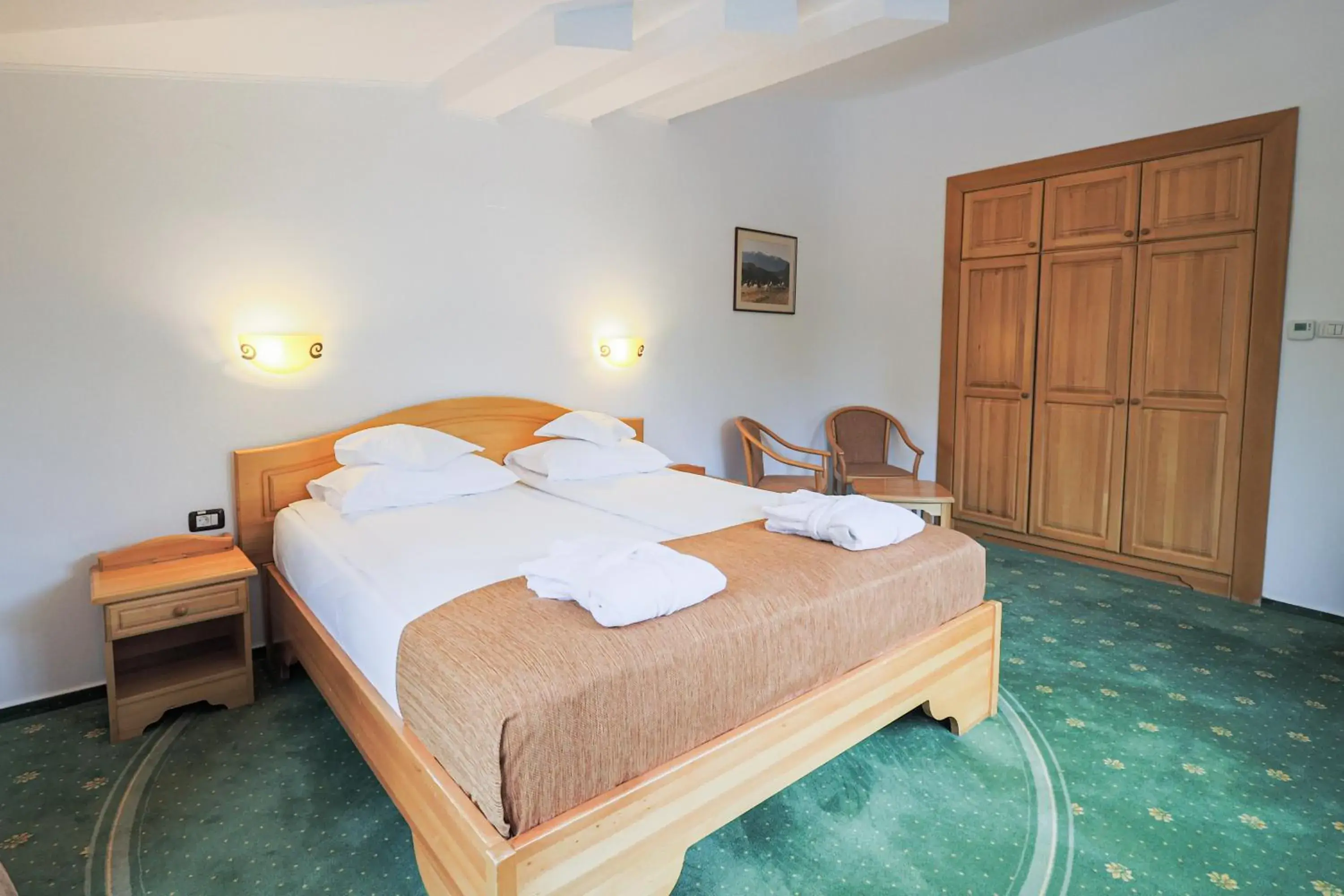 Bed in Hotel Casa Viorel jacuzzi & saunas Bed in Hotel Casa Viorel jacuzzi & saunas