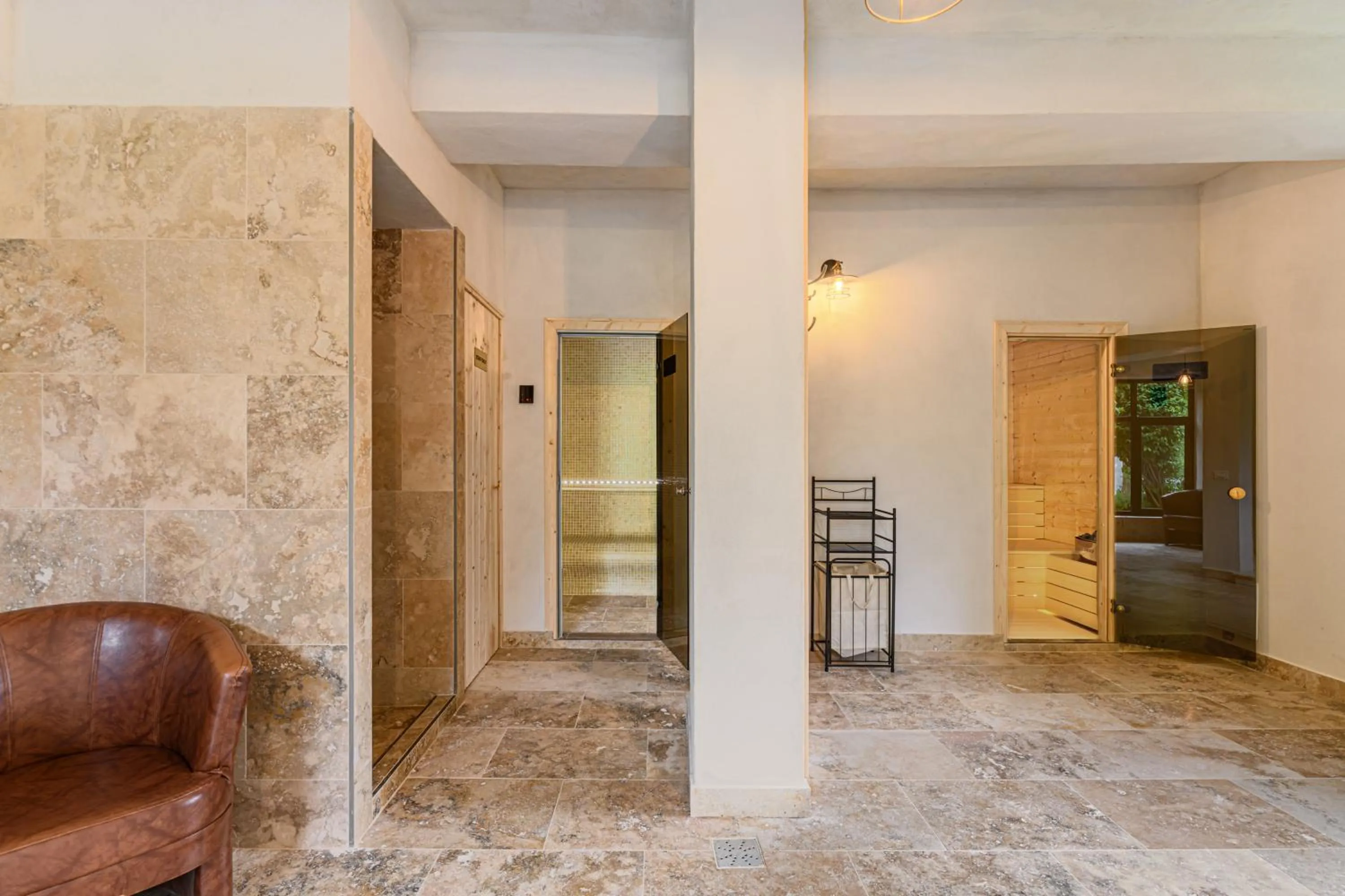 Seating area in Hotel Casa Viorel jacuzzi & saunas