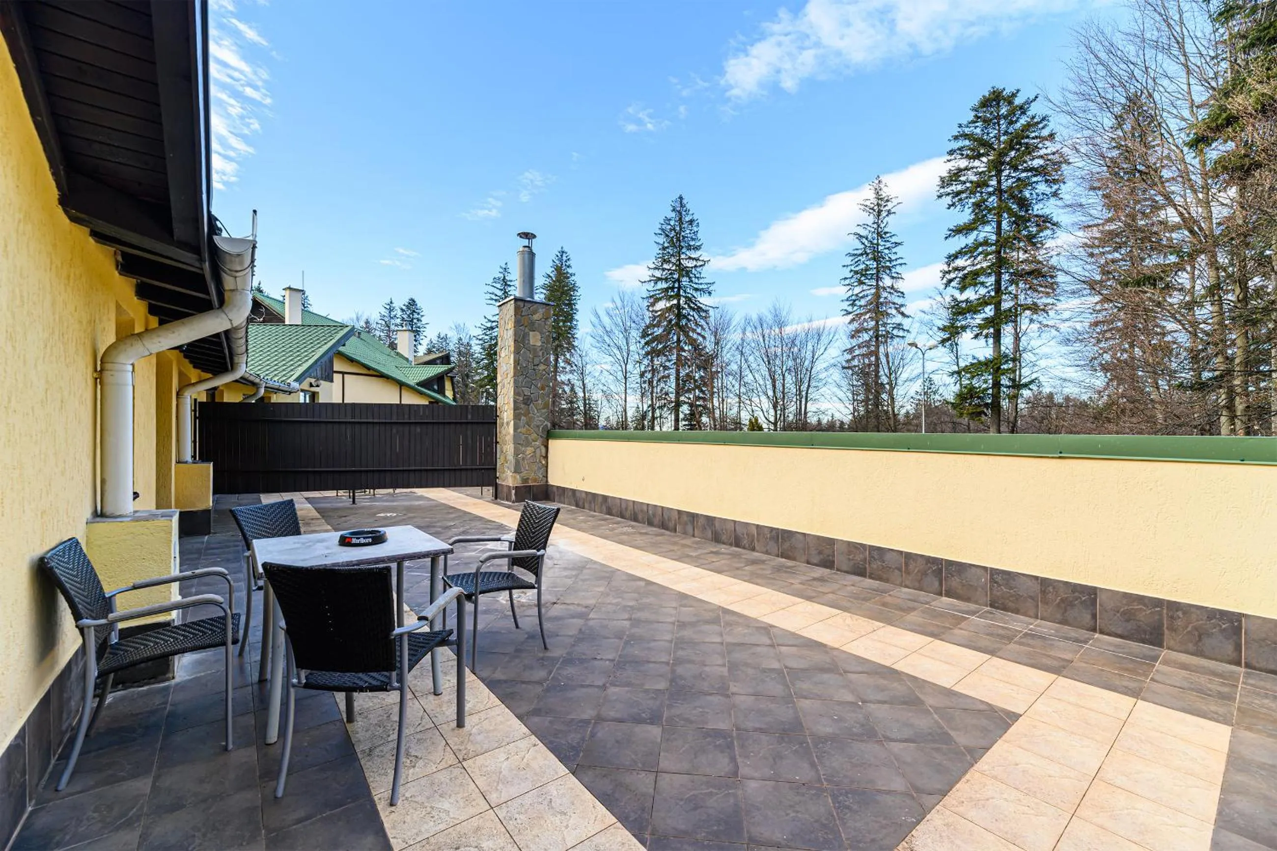 Patio in Hotel Casa Viorel jacuzzi & saunas