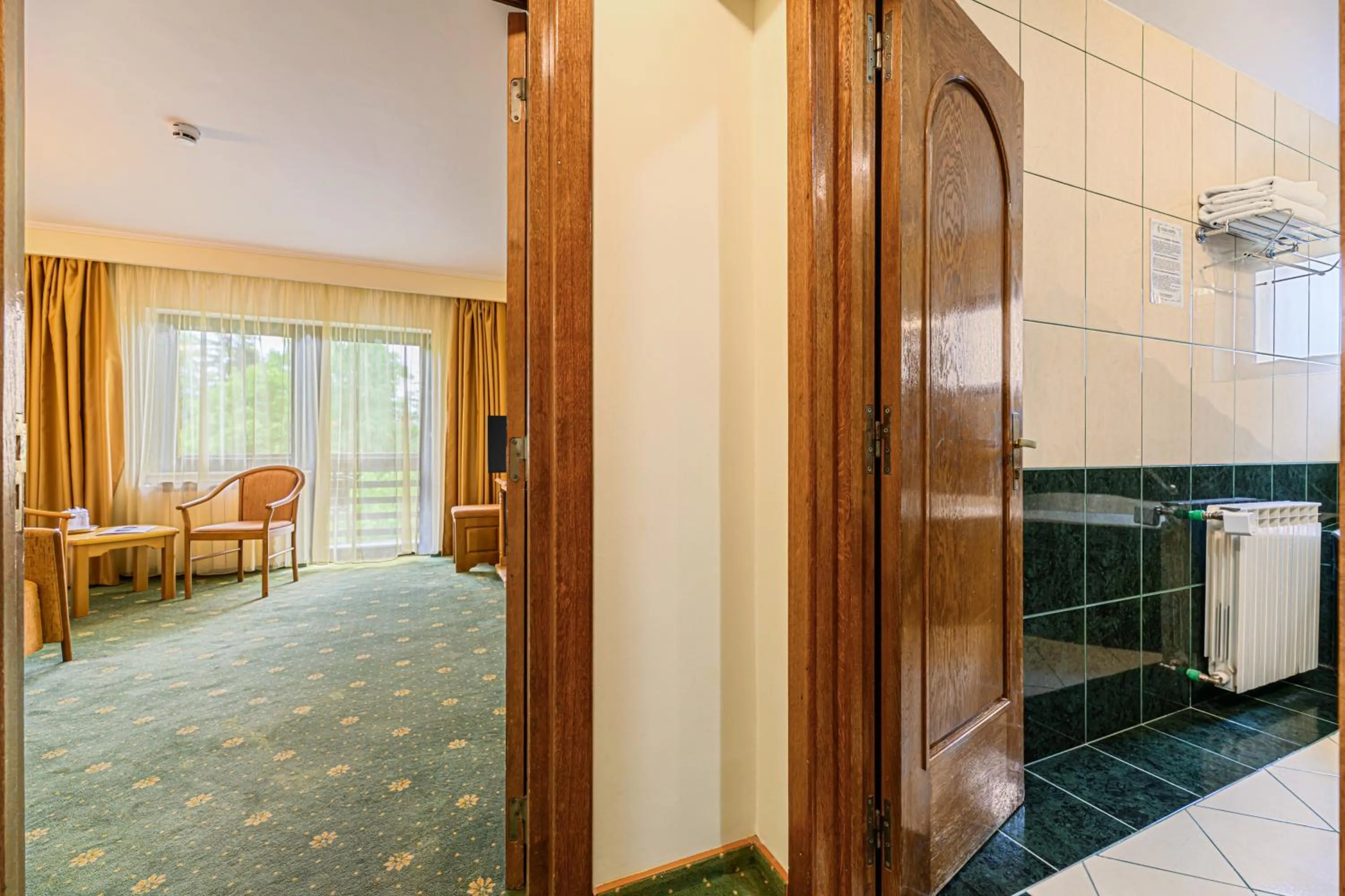 Kitchen or kitchenette in Hotel Casa Viorel jacuzzi & saunas