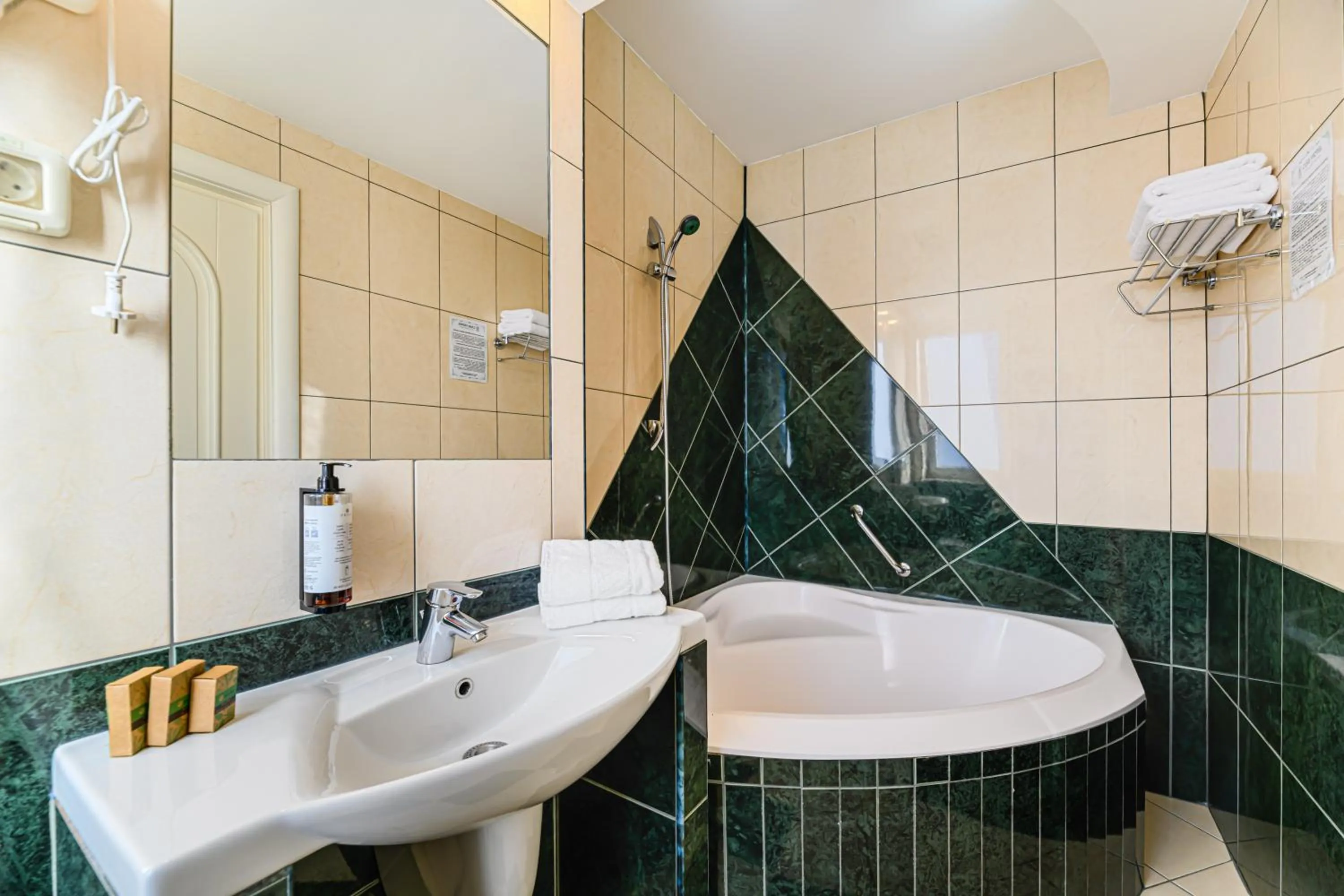 Toilet in Hotel Casa Viorel jacuzzi & saunas