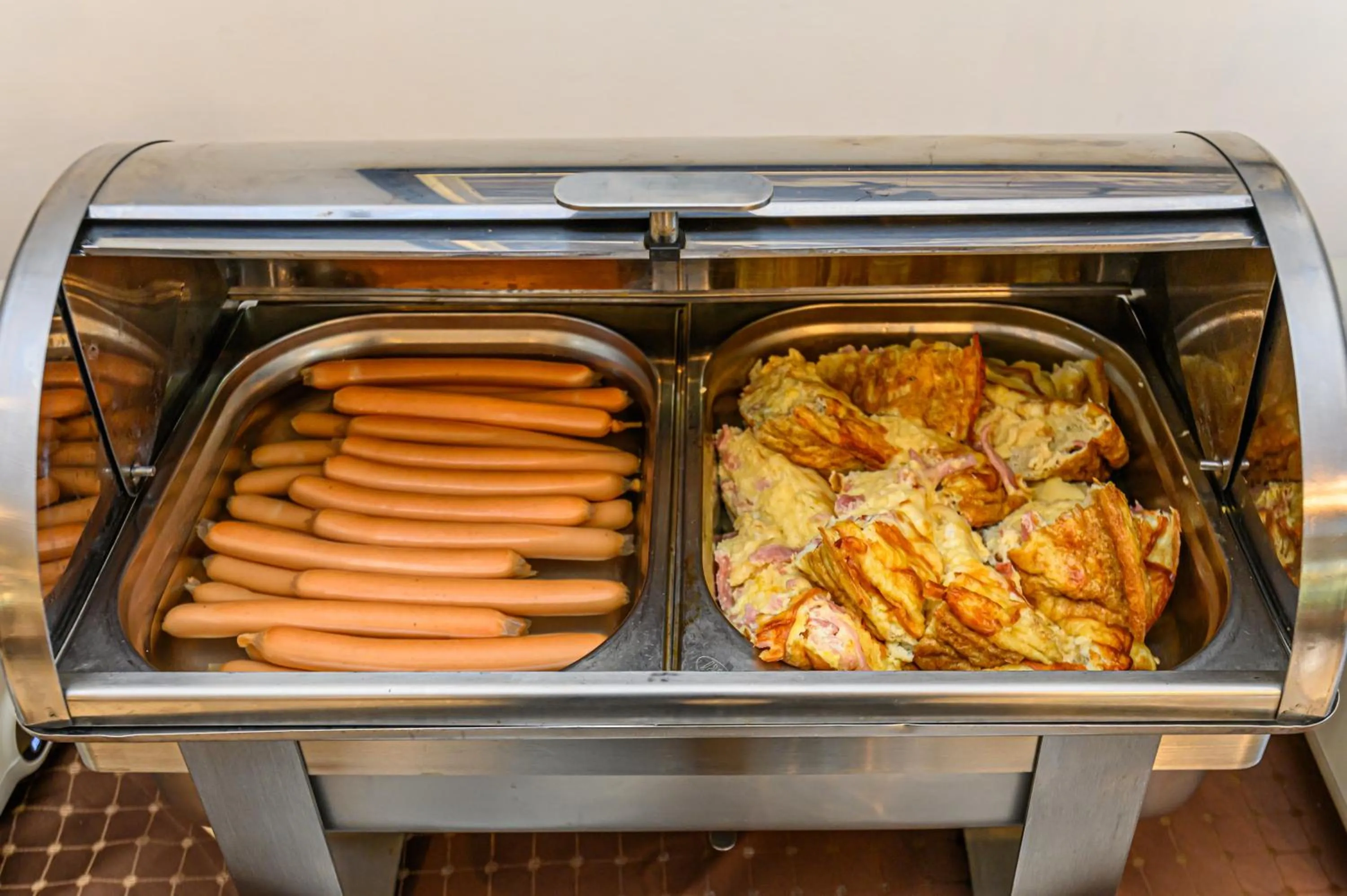 Food and drinks in Hotel Casa Viorel jacuzzi & saunas