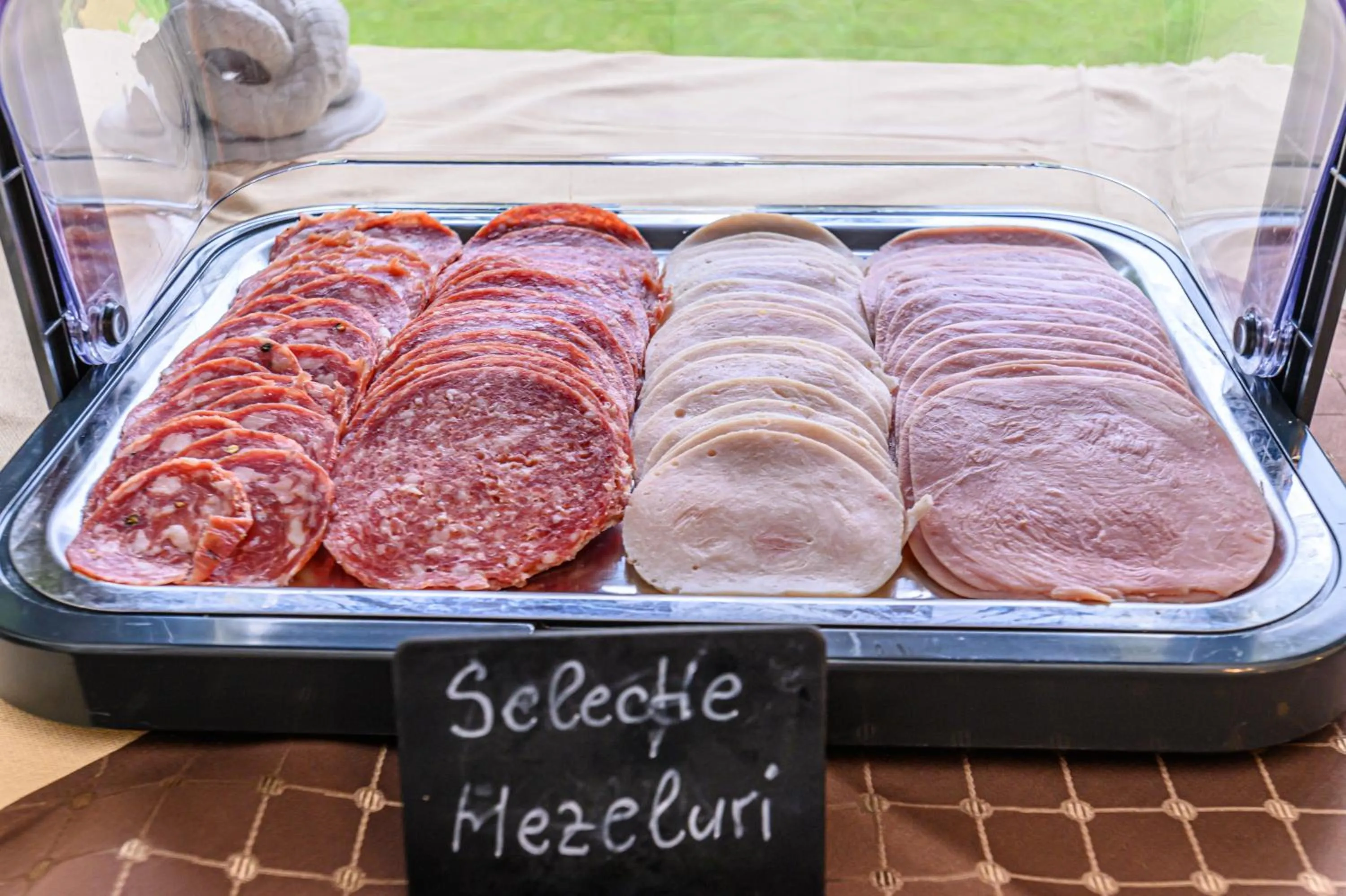 Food and drinks in Hotel Casa Viorel jacuzzi & saunas