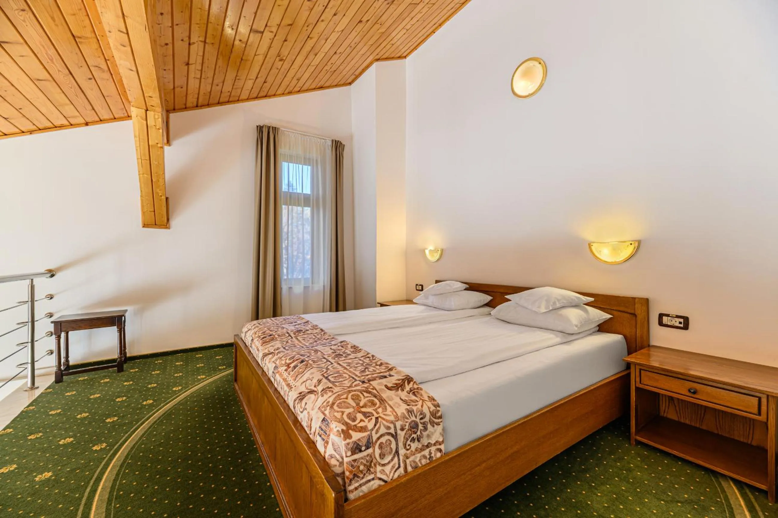 Bed in Hotel Casa Viorel jacuzzi & saunas