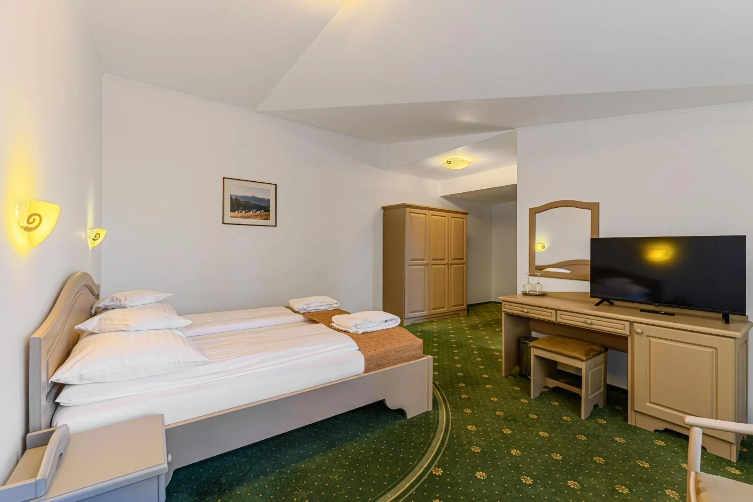 Bed in Hotel Casa Viorel jacuzzi & saunas