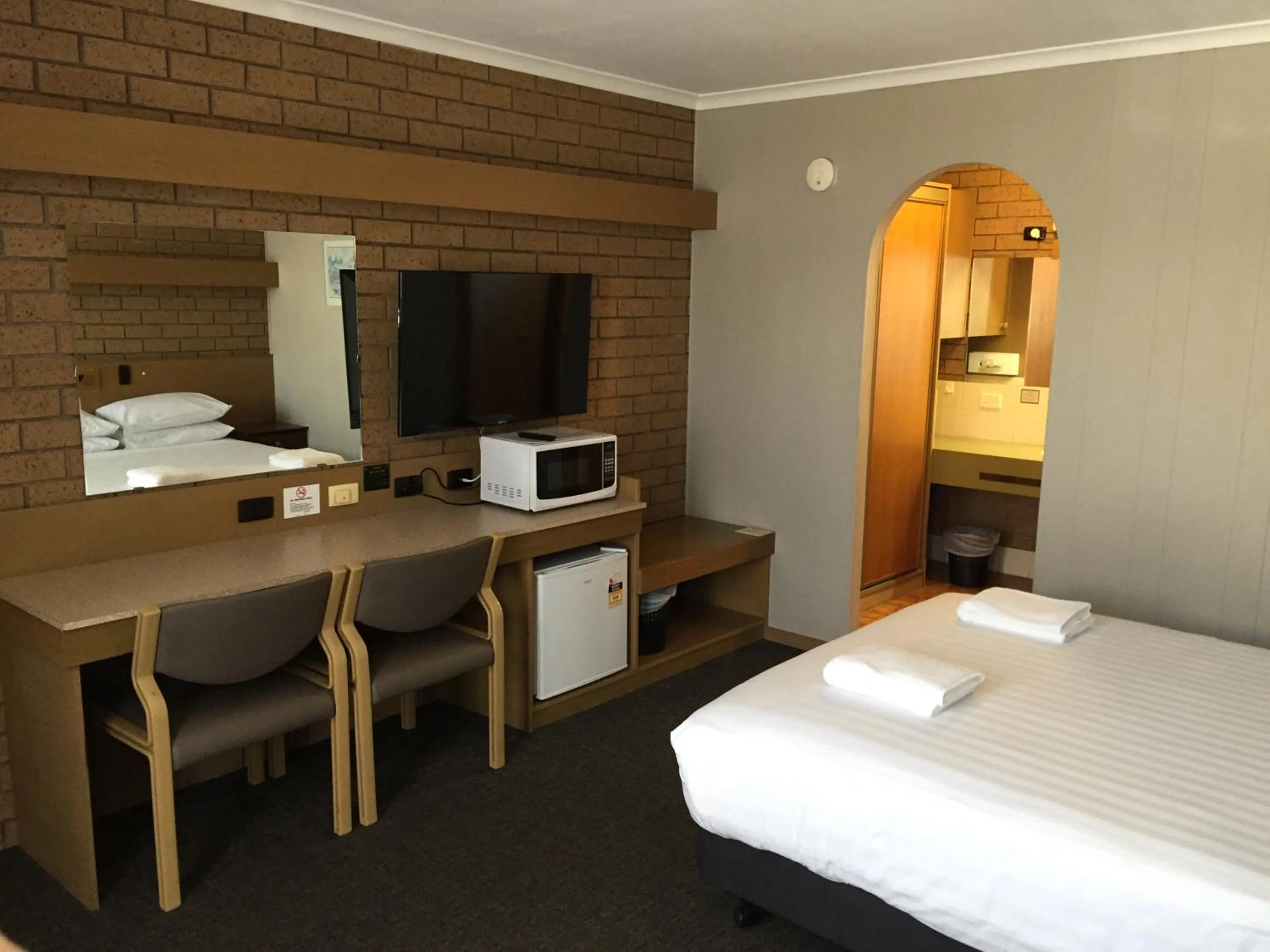 Bed in Eaglehawk Motel Bendigo