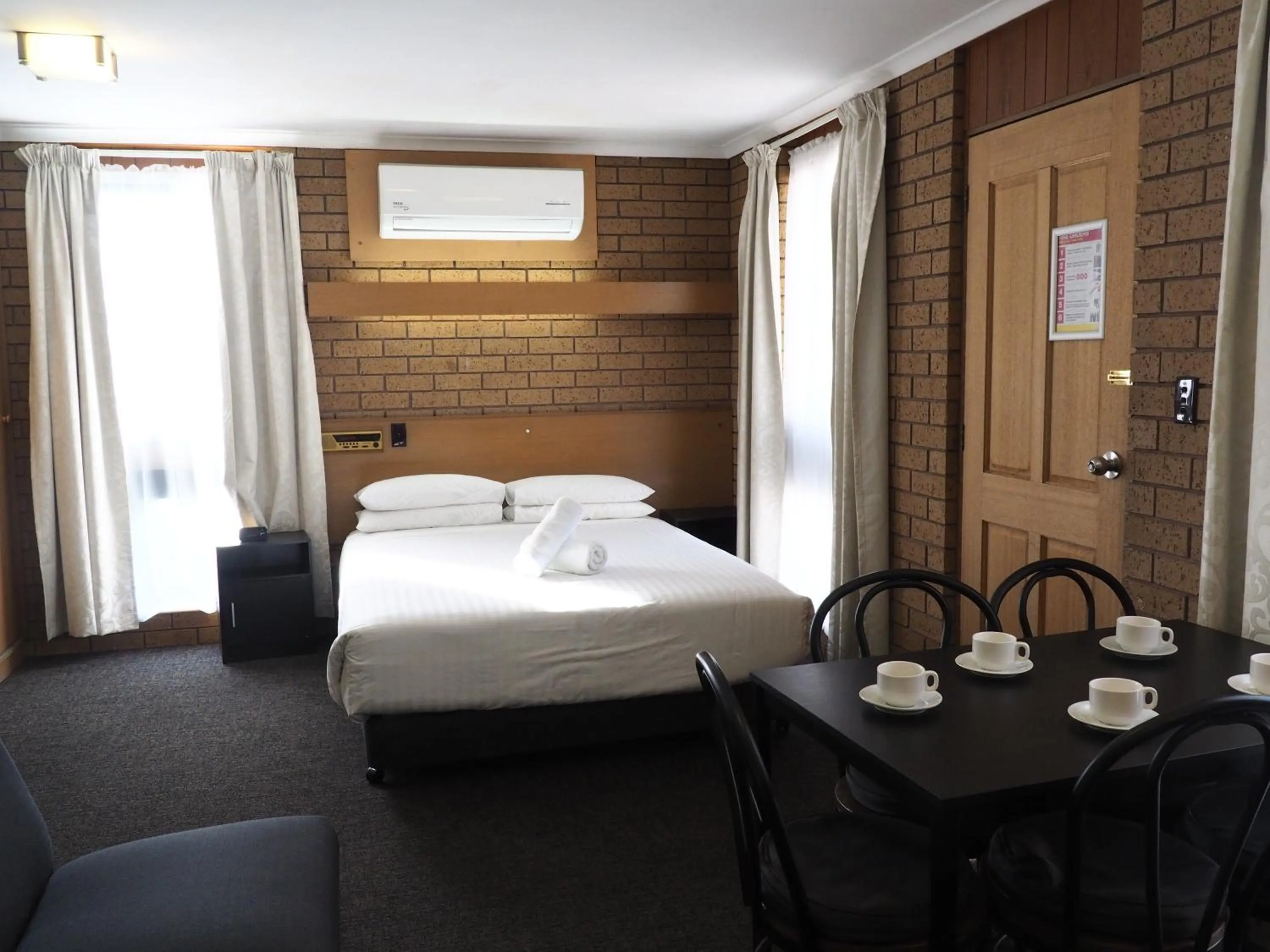 Bed in Eaglehawk Motel Bendigo