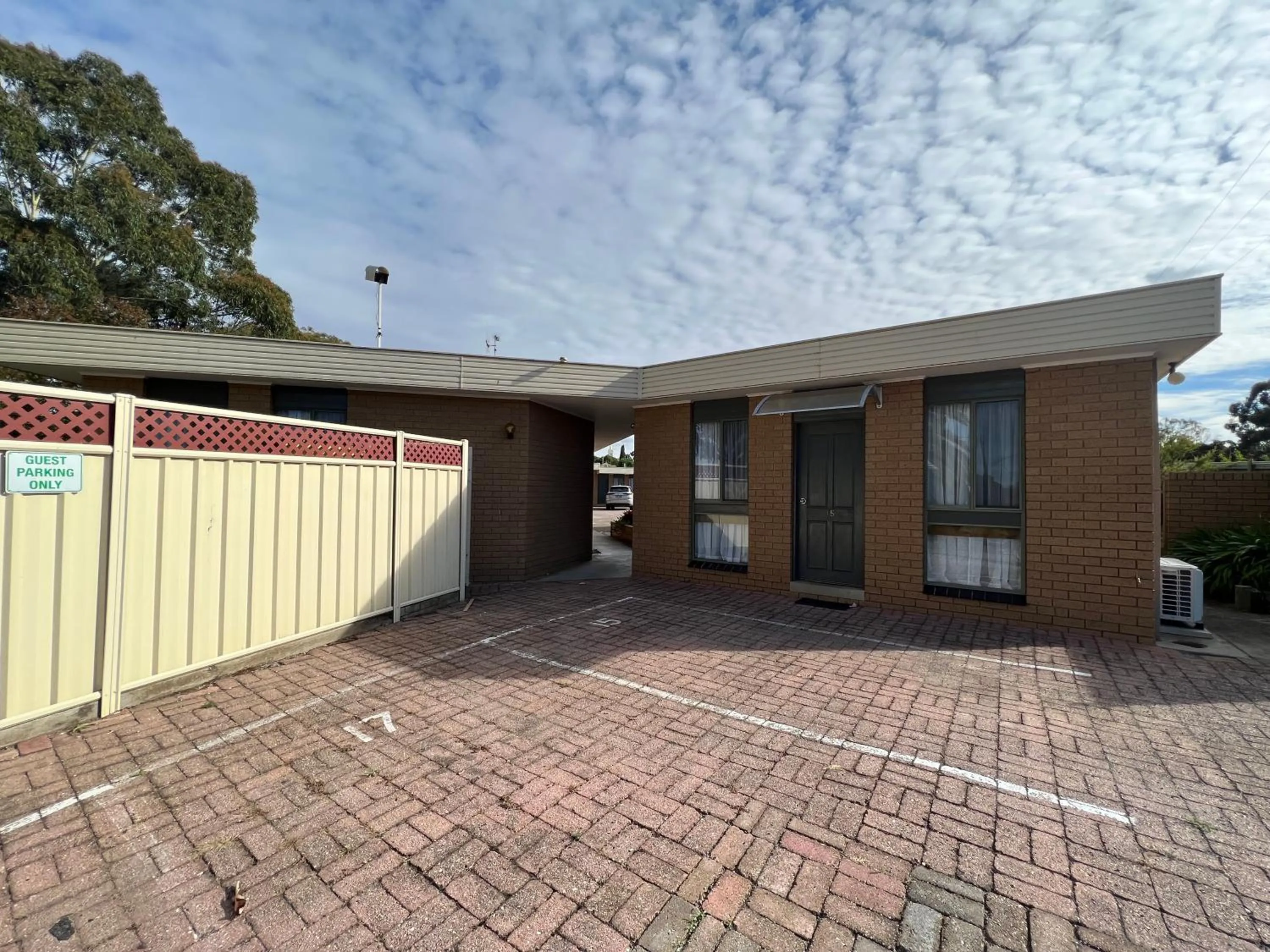 Property building in Eaglehawk Motel Bendigo