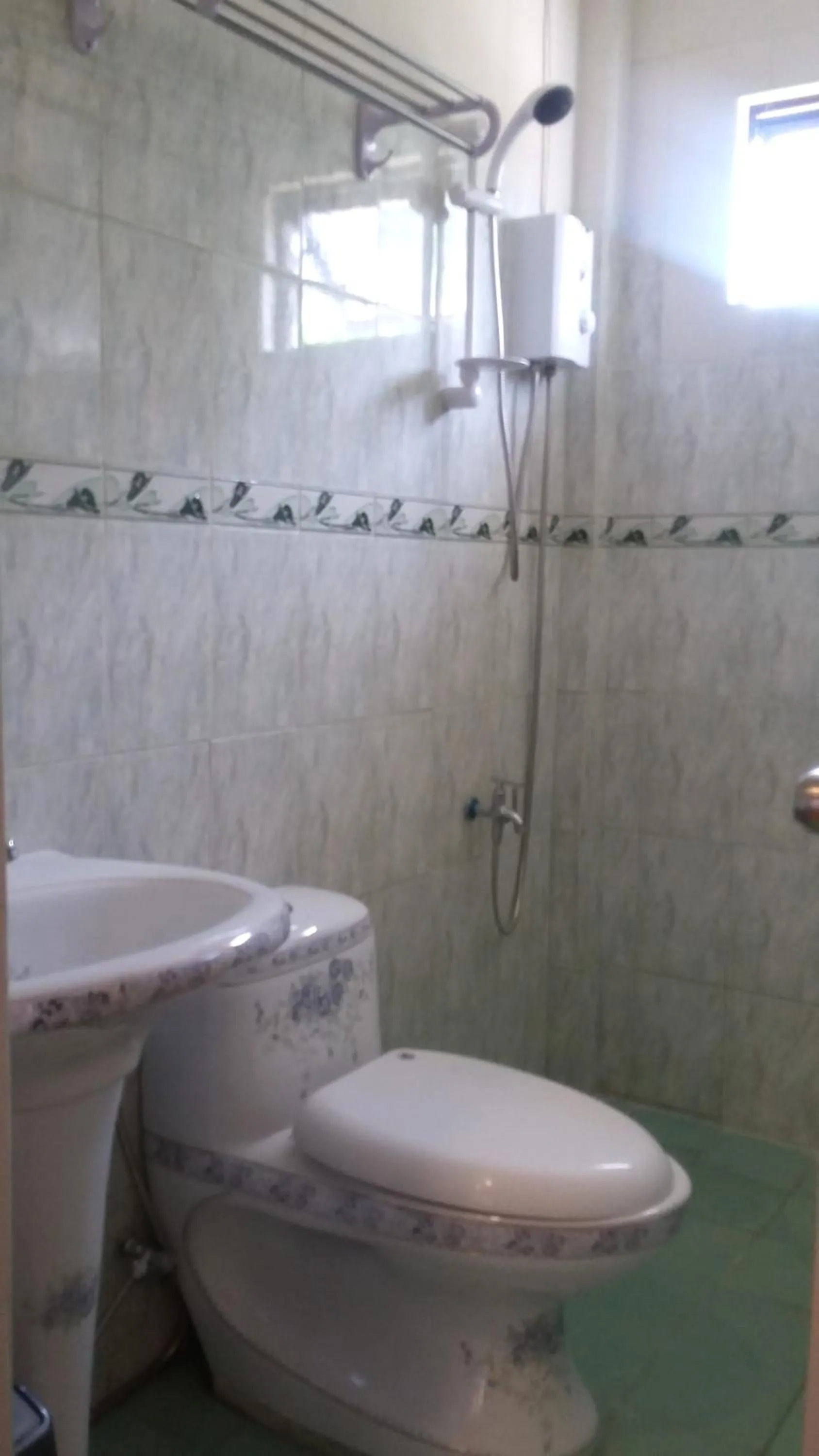 Bathroom in Ricardo Valley Inn