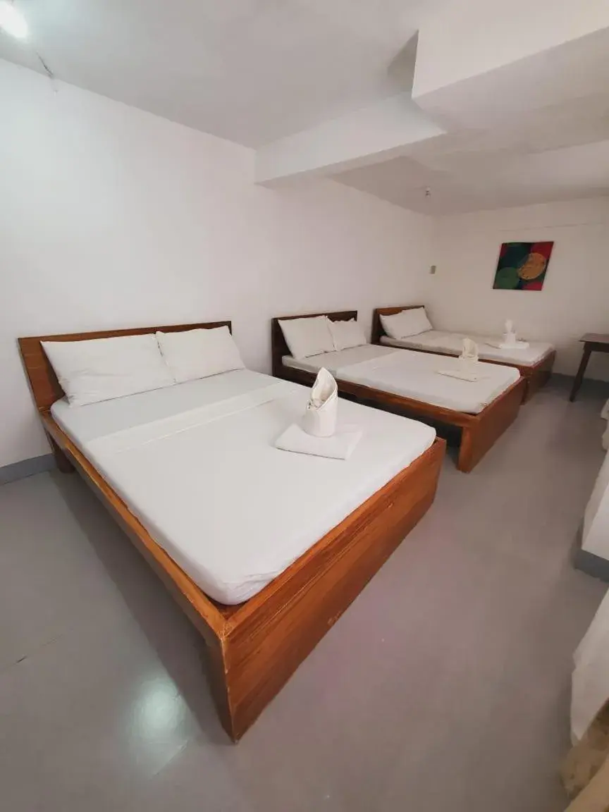 Bed in Ricardo Valley Inn Bed in Ricardo Valley Inn