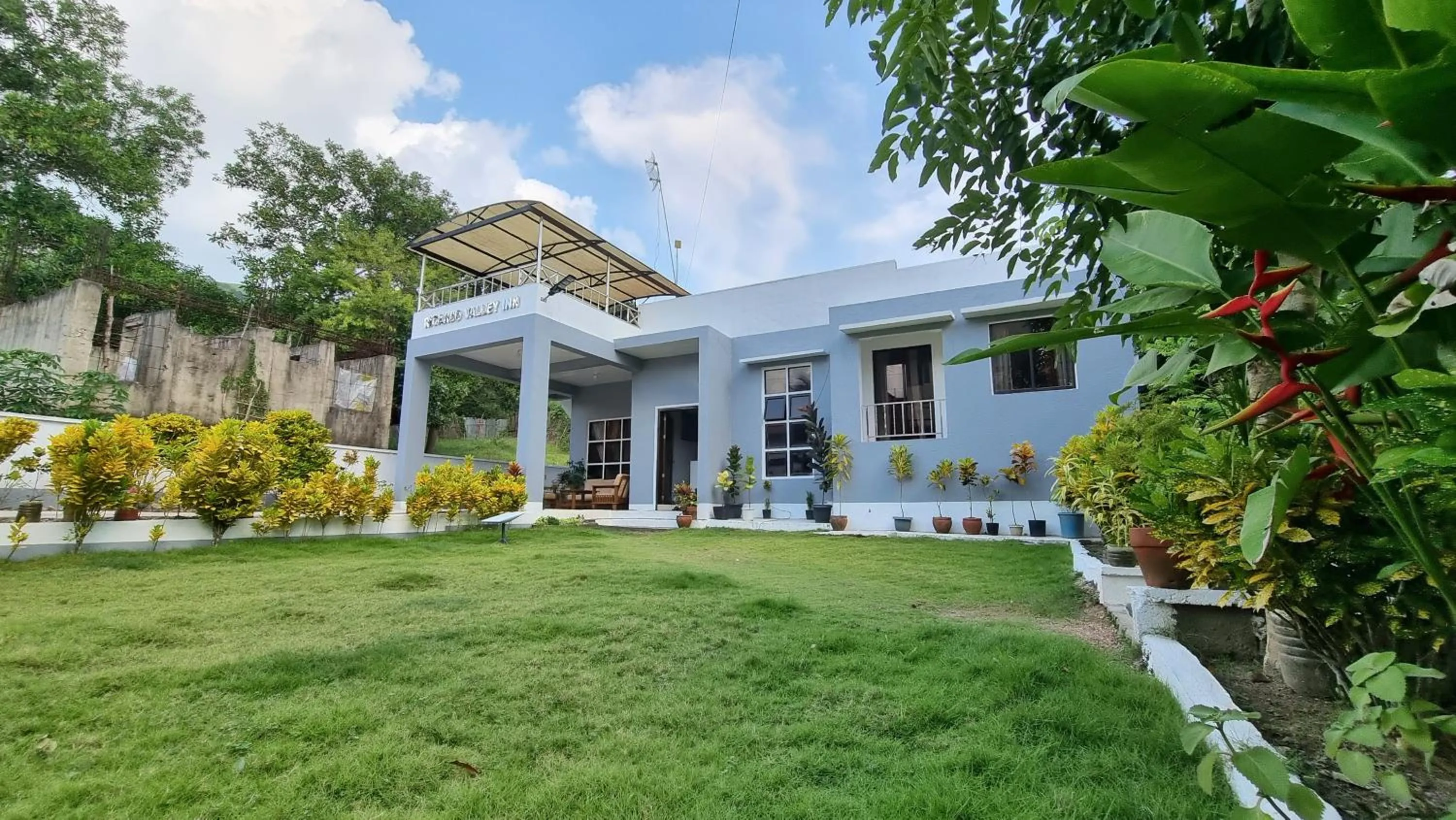 Property building in Ricardo Valley Inn