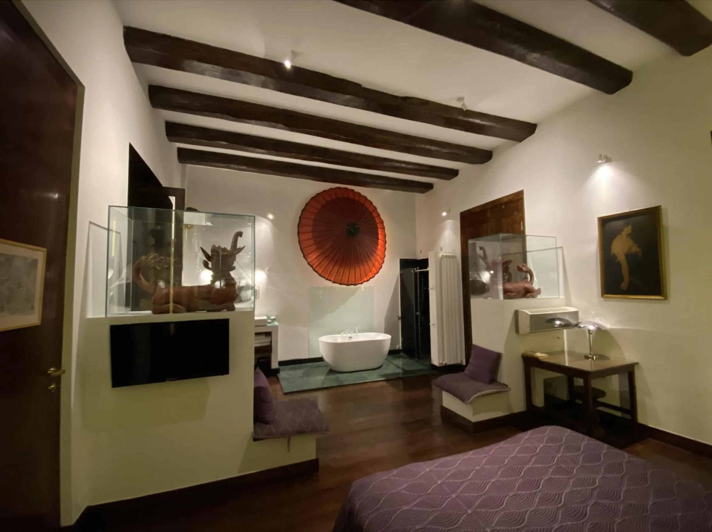 Hot Tub, Bed in Castle in Old Town