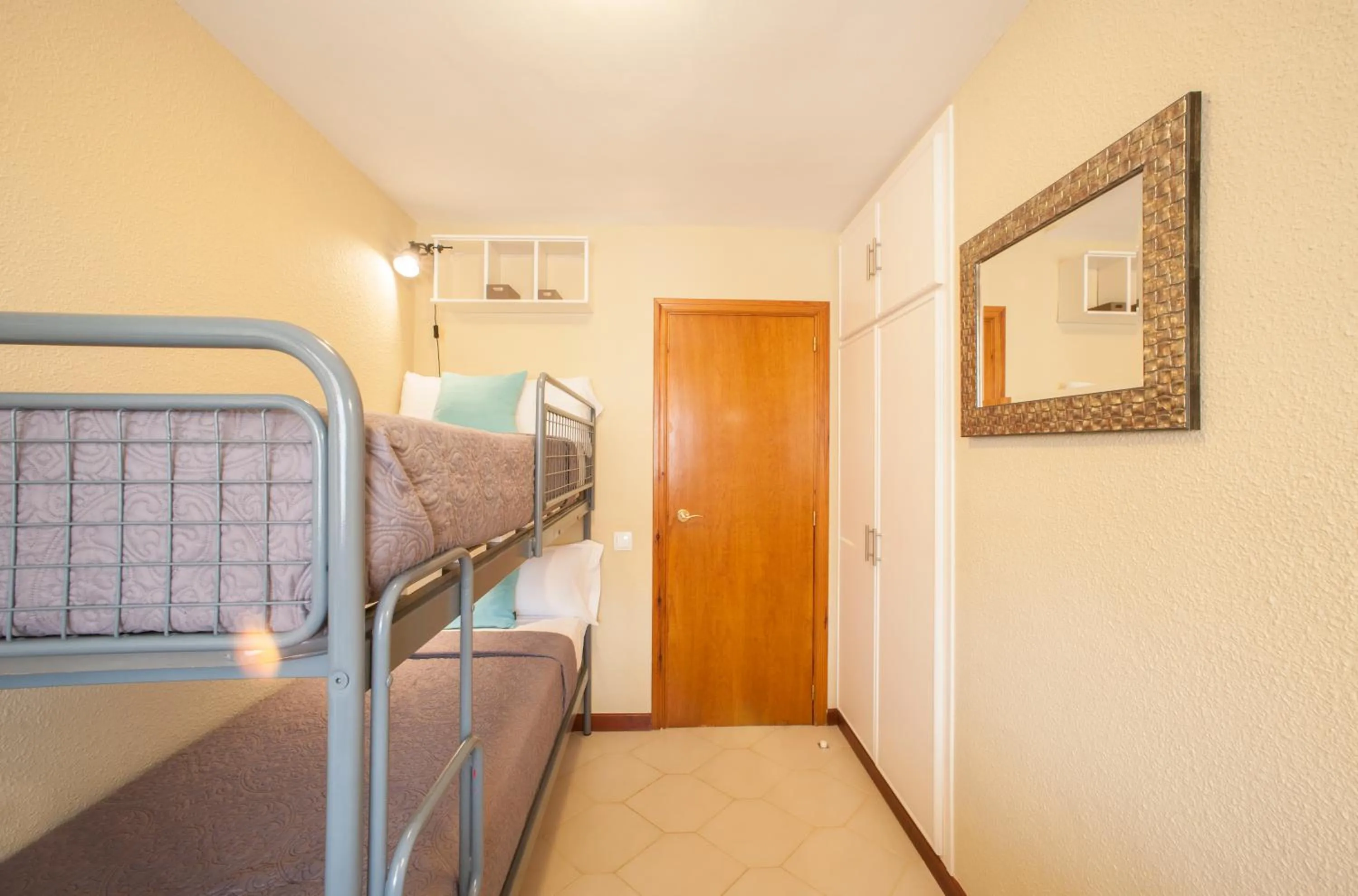 Photo of the whole room, Bed in L'Eixideta
