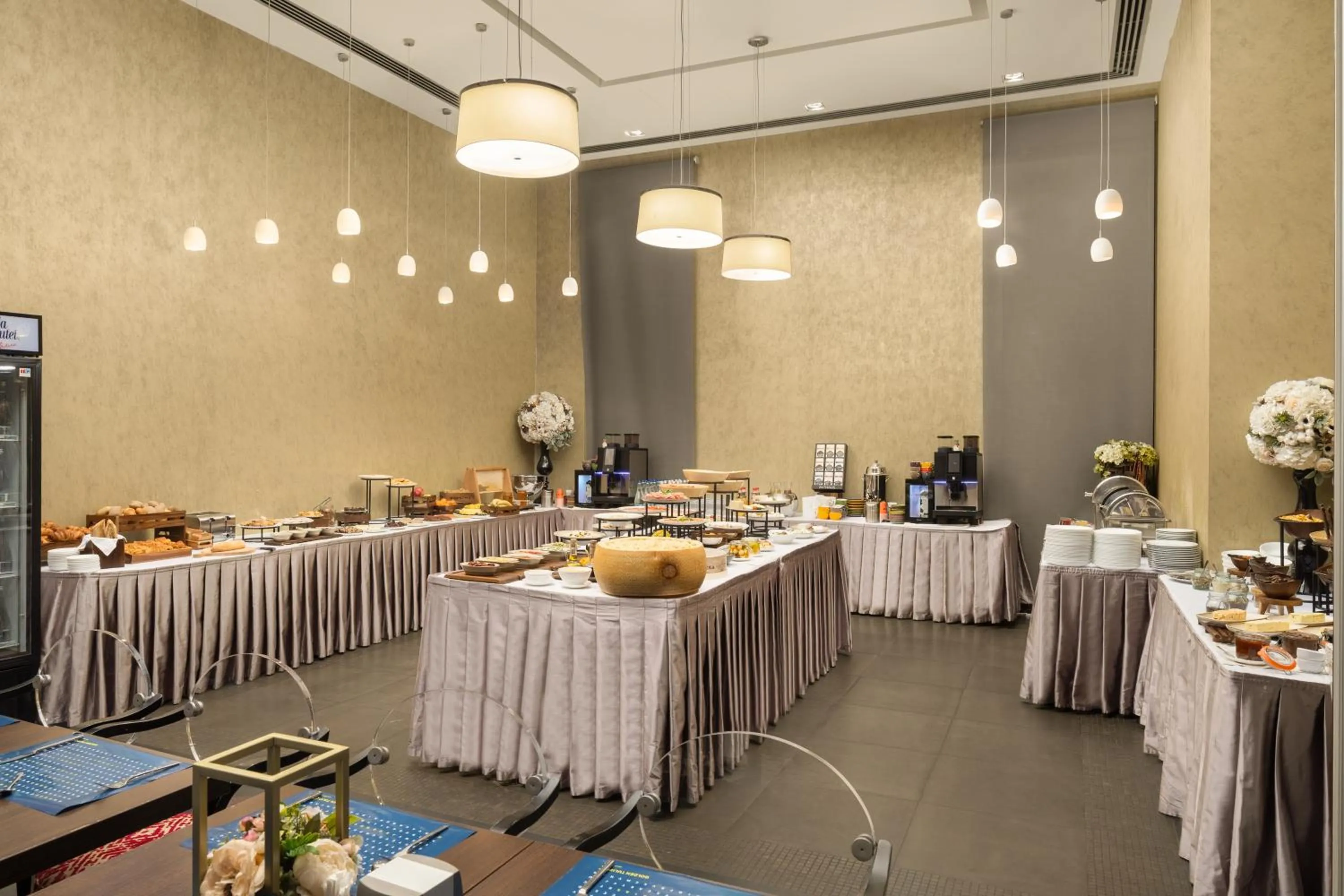 Breakfast in Golden Tulip Ana Dome Hotel