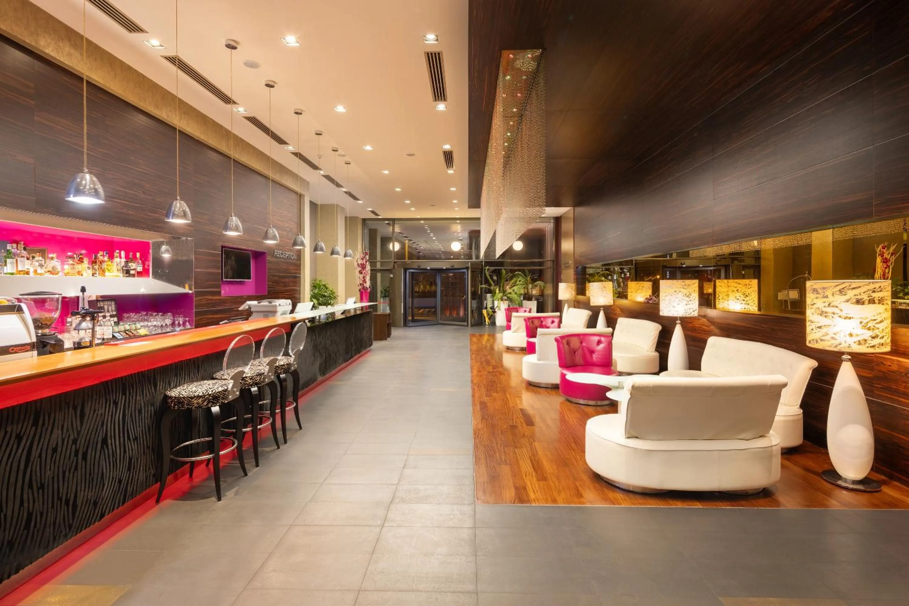 Lounge or bar in Golden Tulip Ana Dome Hotel