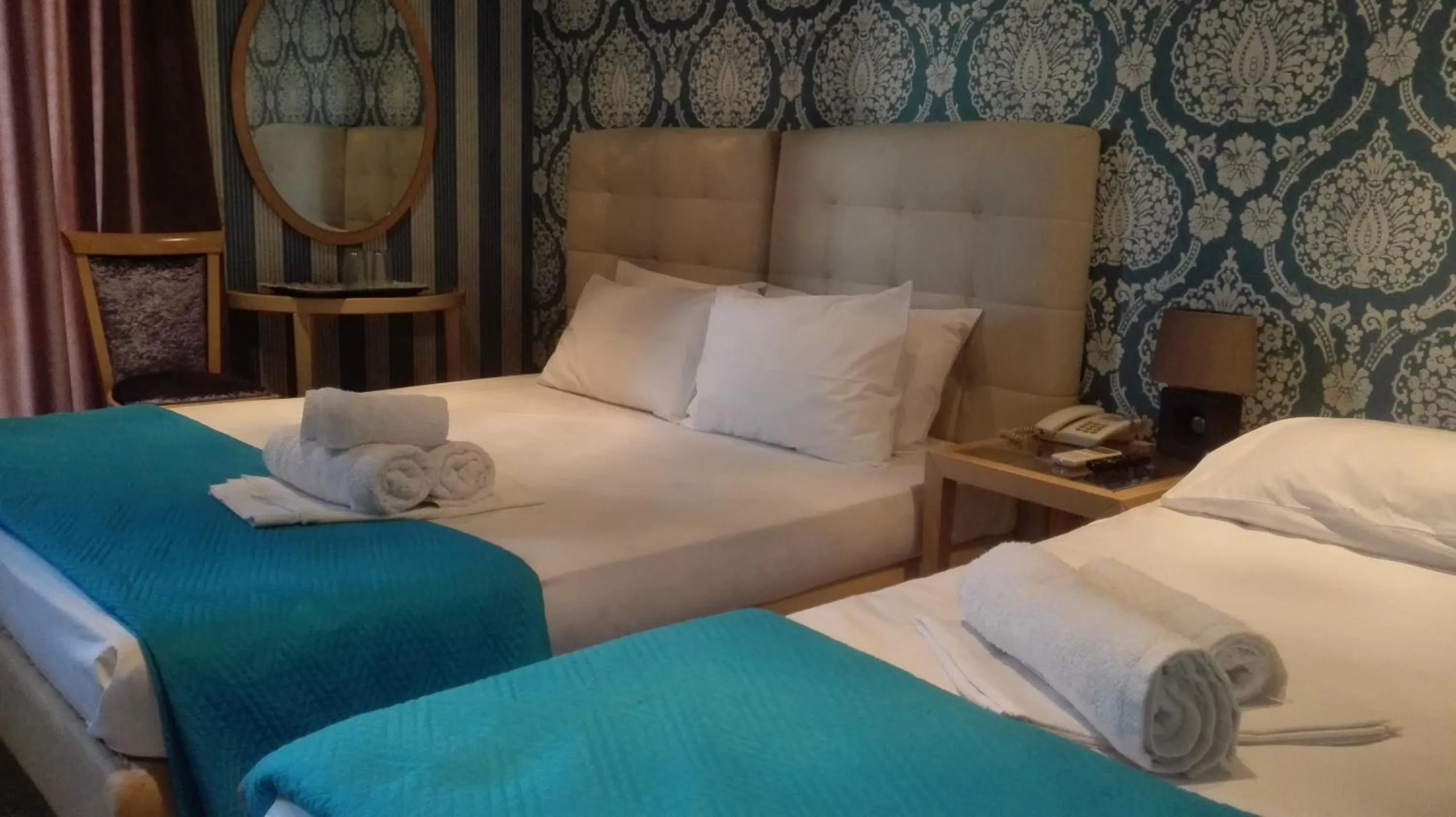 Photo of the whole room, Bed in Feevos