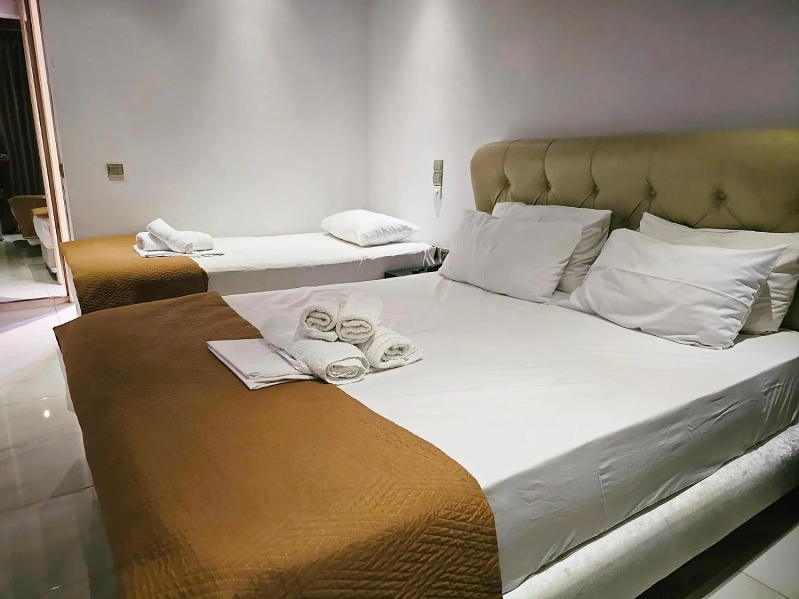 Bedroom, Bed in Feevos