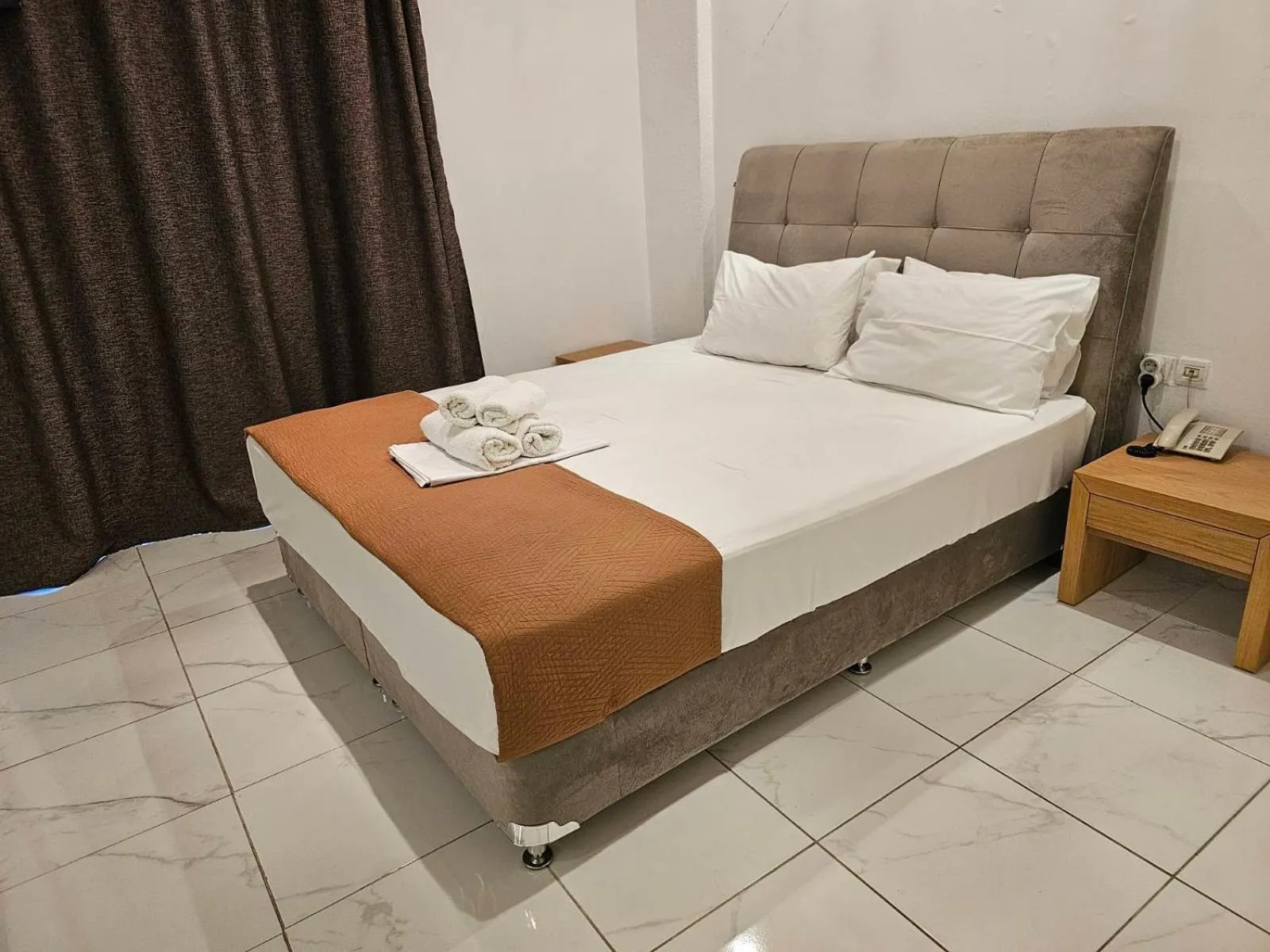 Bedroom, Bed in Feevos