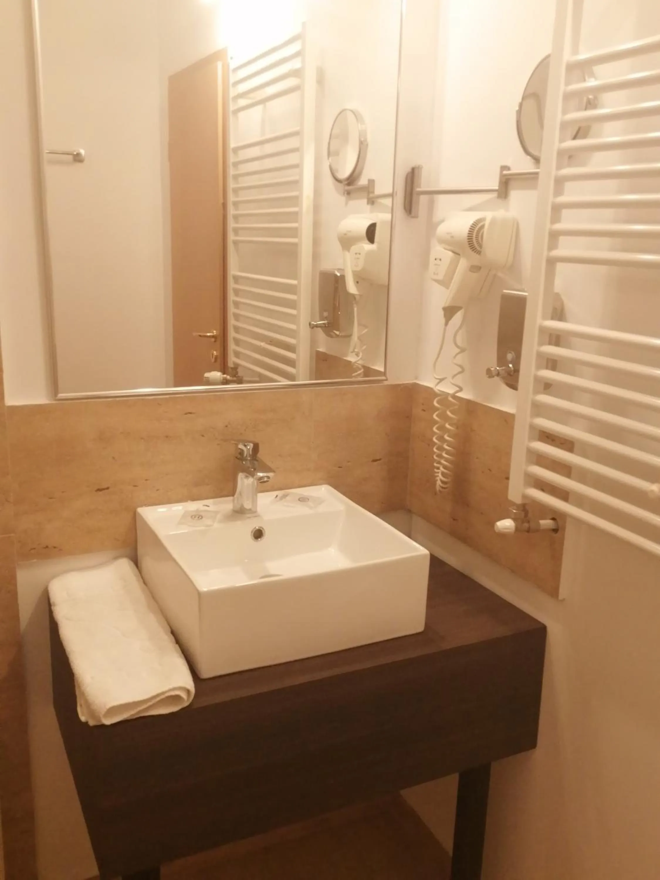 Bathroom in Hotel Piemonte