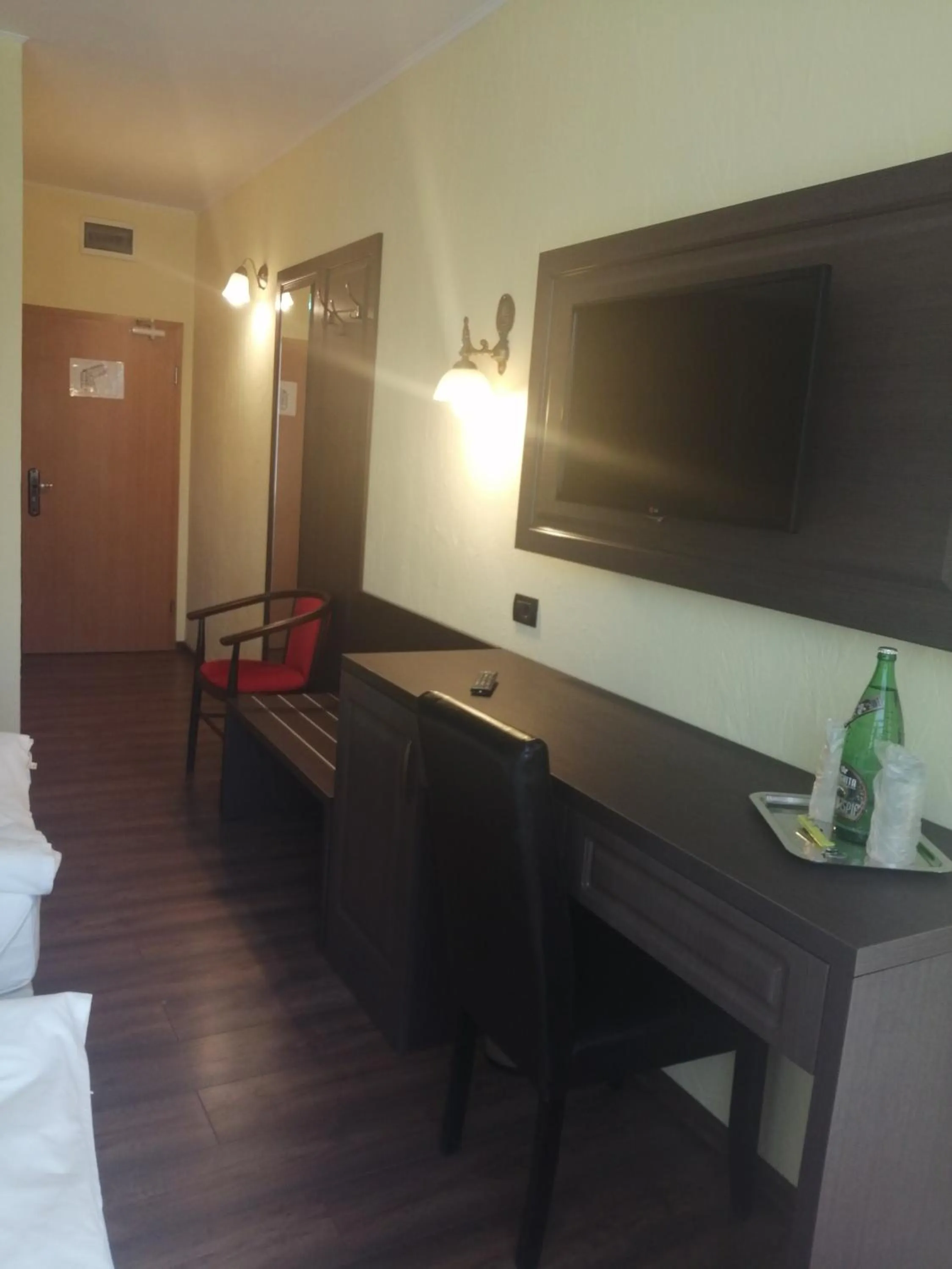 TV and multimedia, Bed in Hotel Piemonte