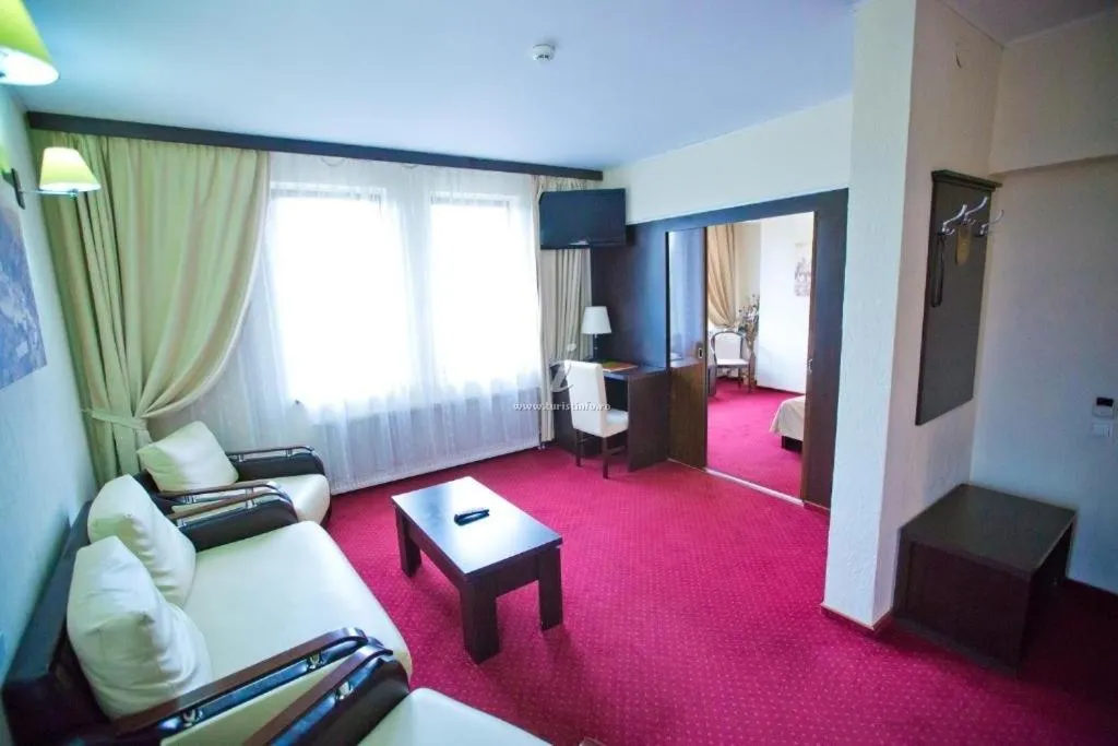 Living room, Bed in Hotel Piemonte