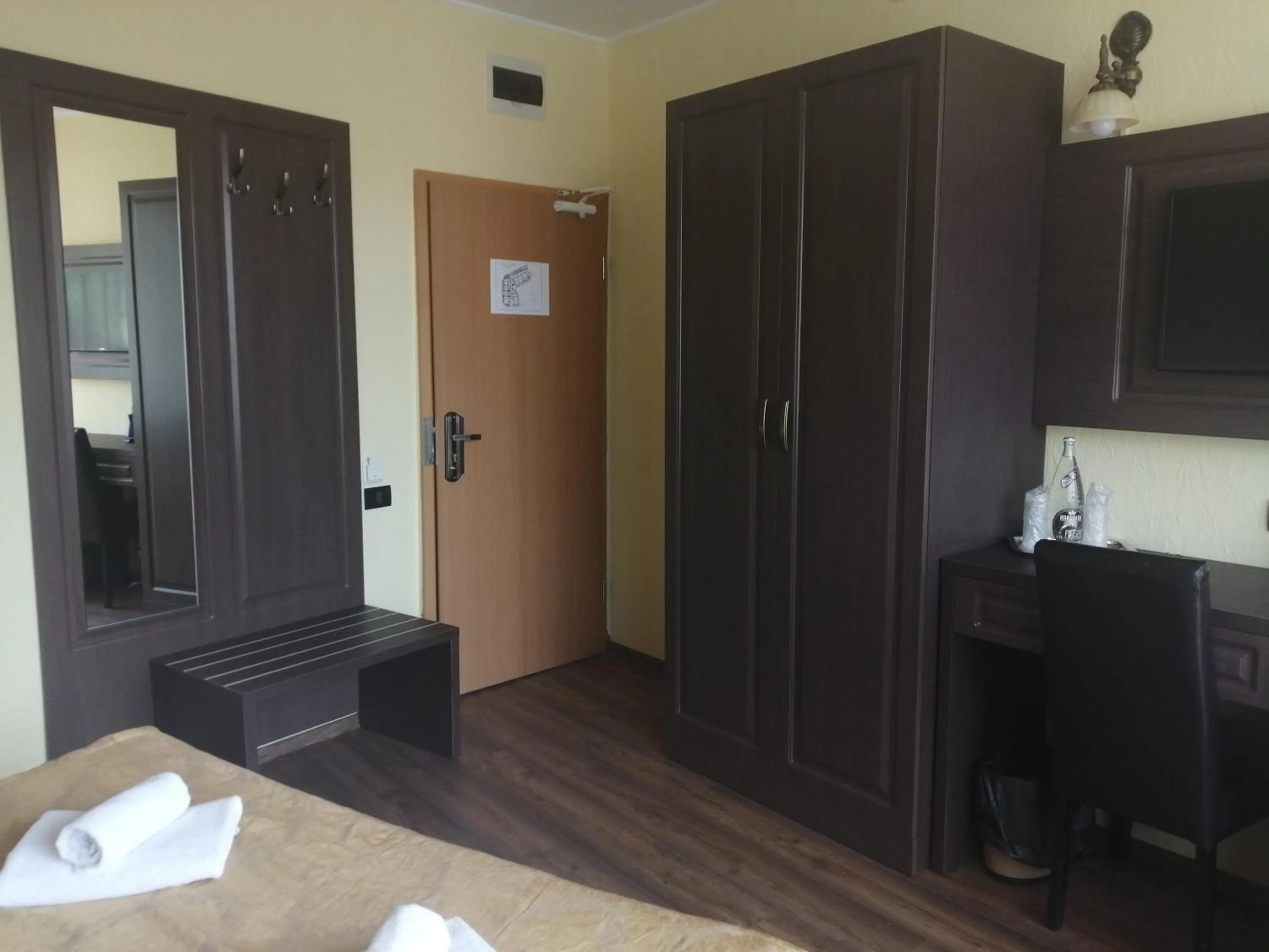 hair dresser, Bed in Hotel Piemonte