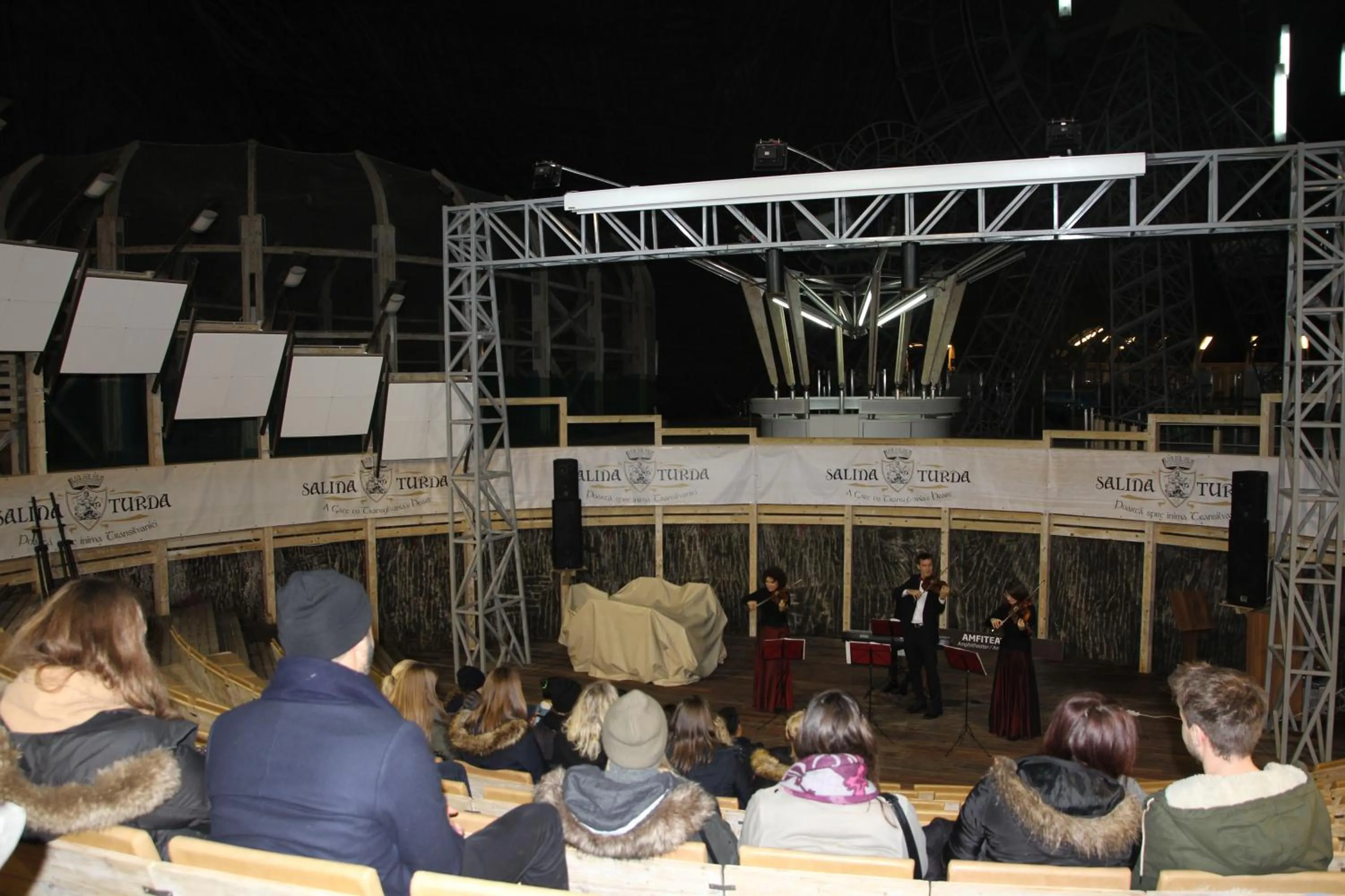 Evening entertainment in Hunter Prince Castle Hotel